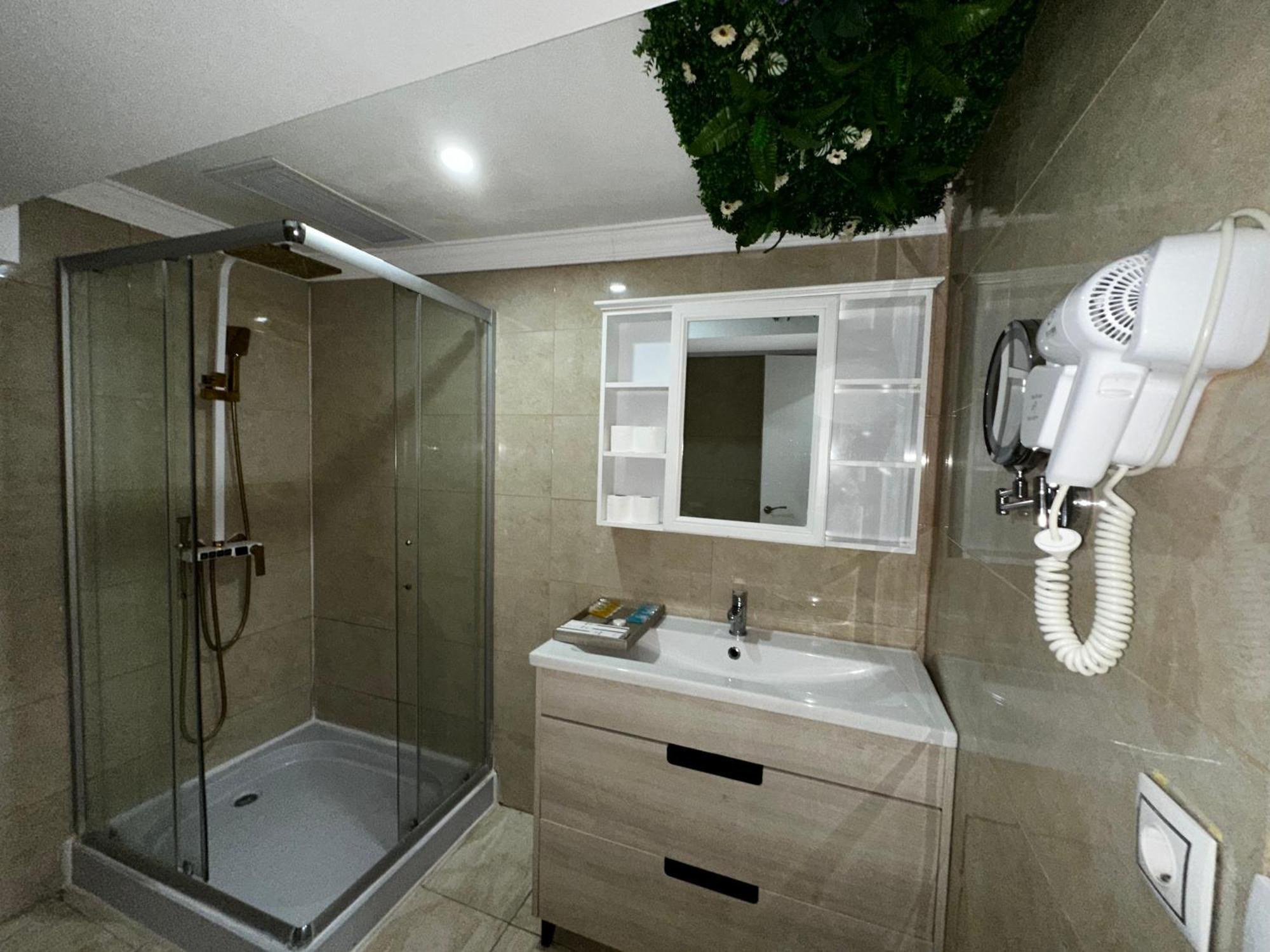Double Room,1611325046:JPEG