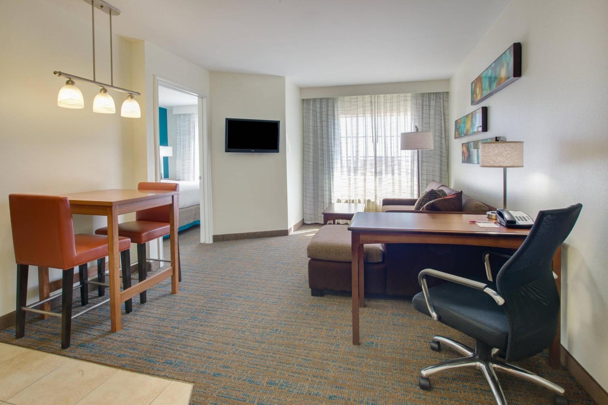 Two-Bedroom Queen Suite