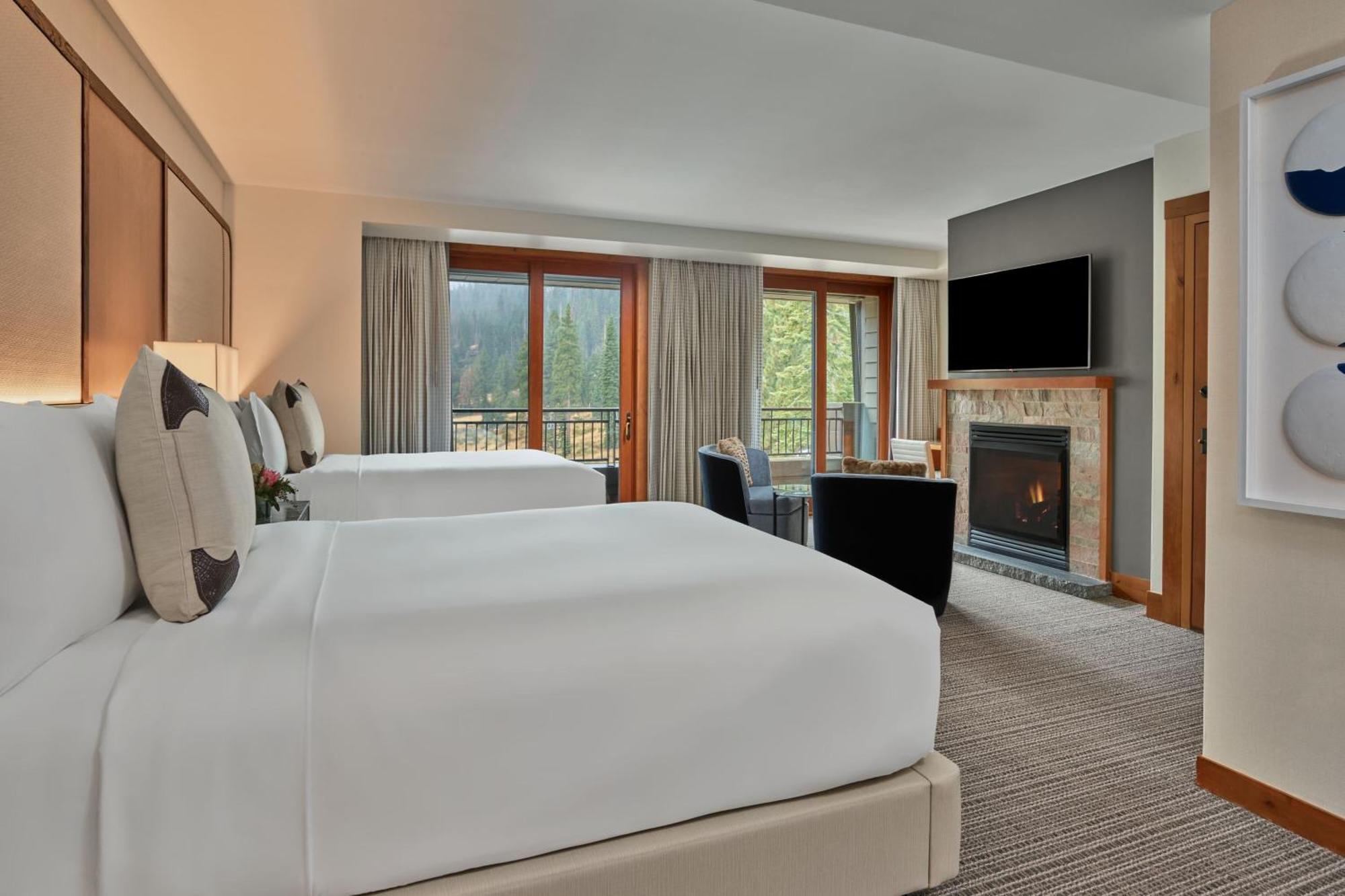 Deluxe Queen Room Mountain View