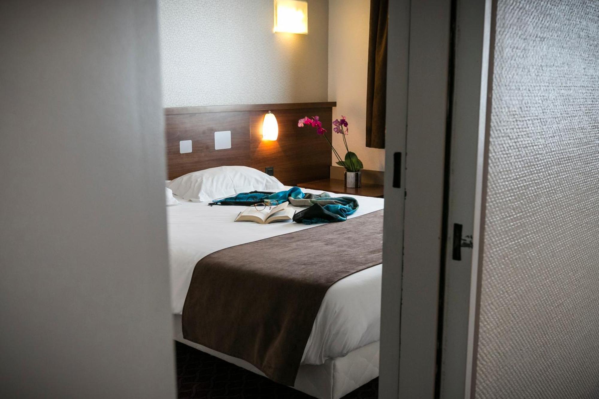 Communicating Room
