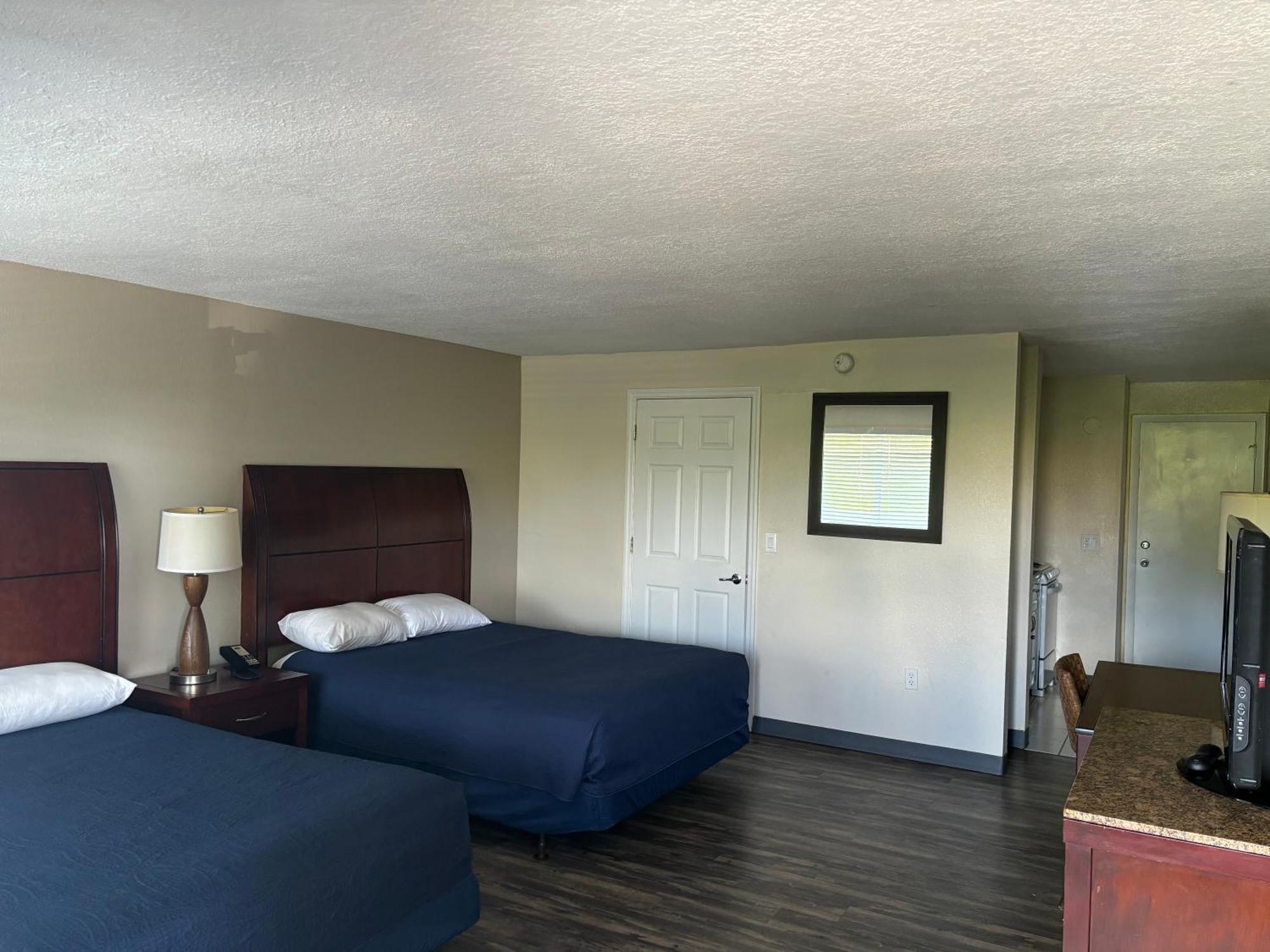 Deluxe Double Kitchenette