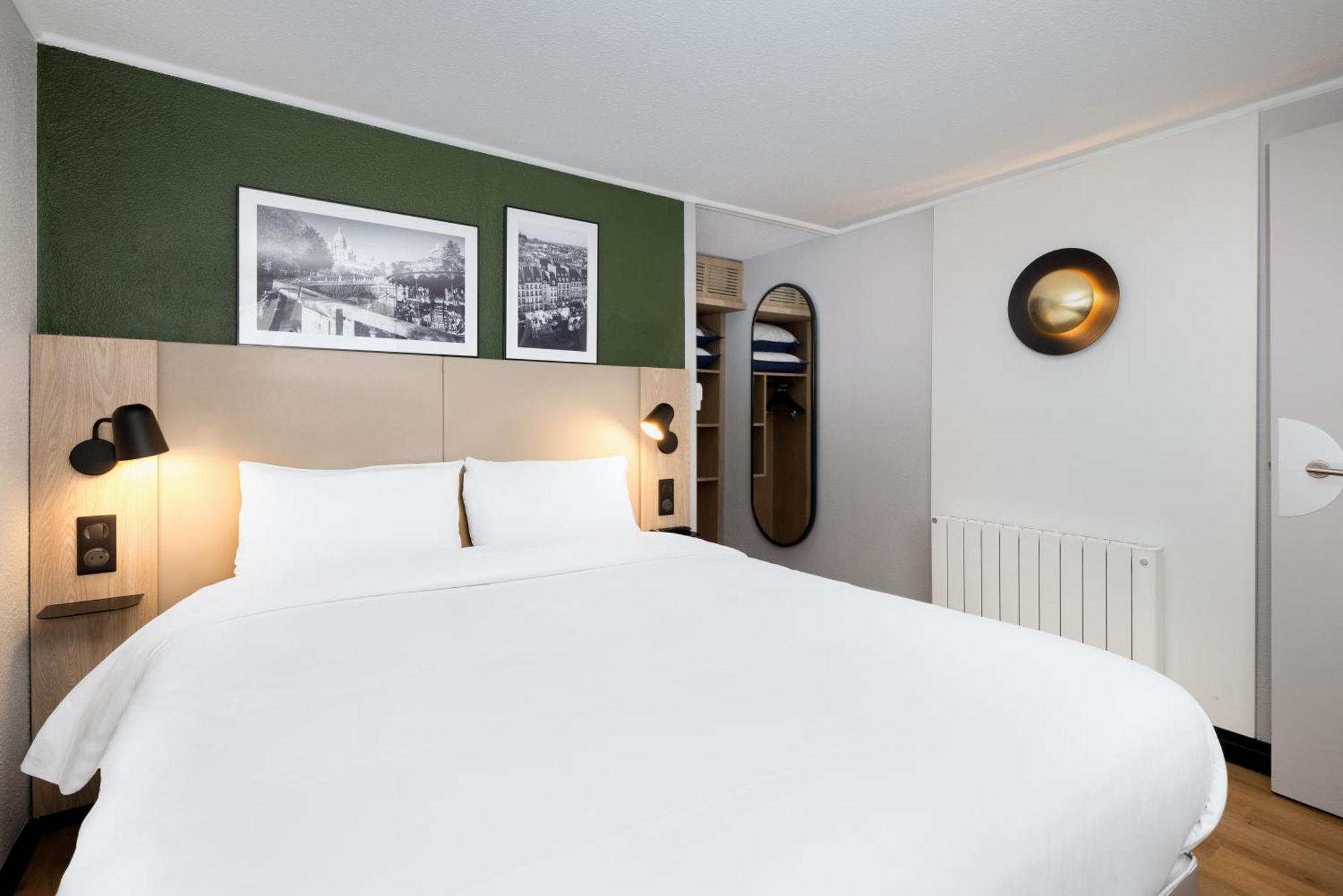 Standard Room 1 Queen Bed