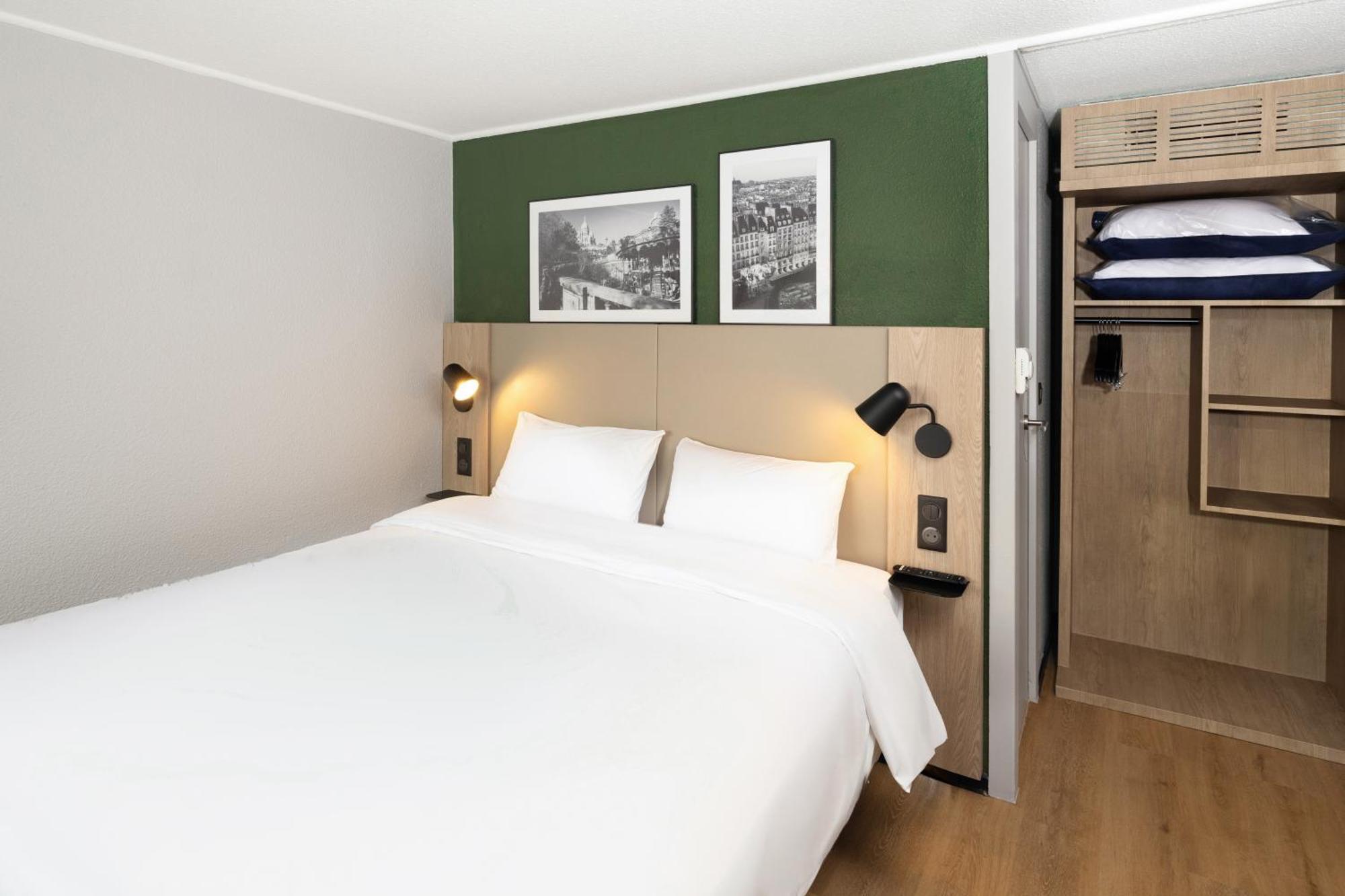 Standard Room 1 Queen Bed