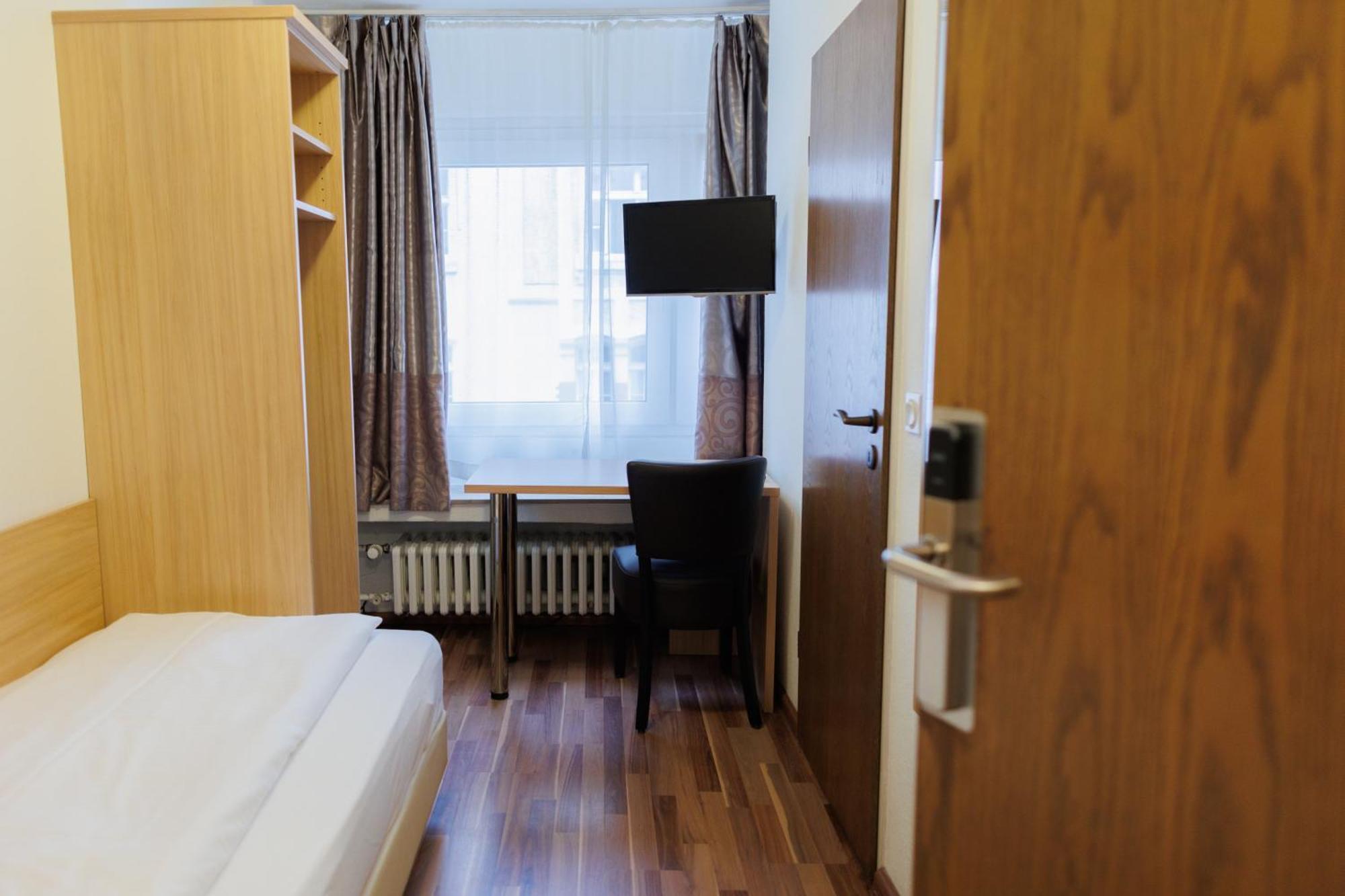 Economy Single Room