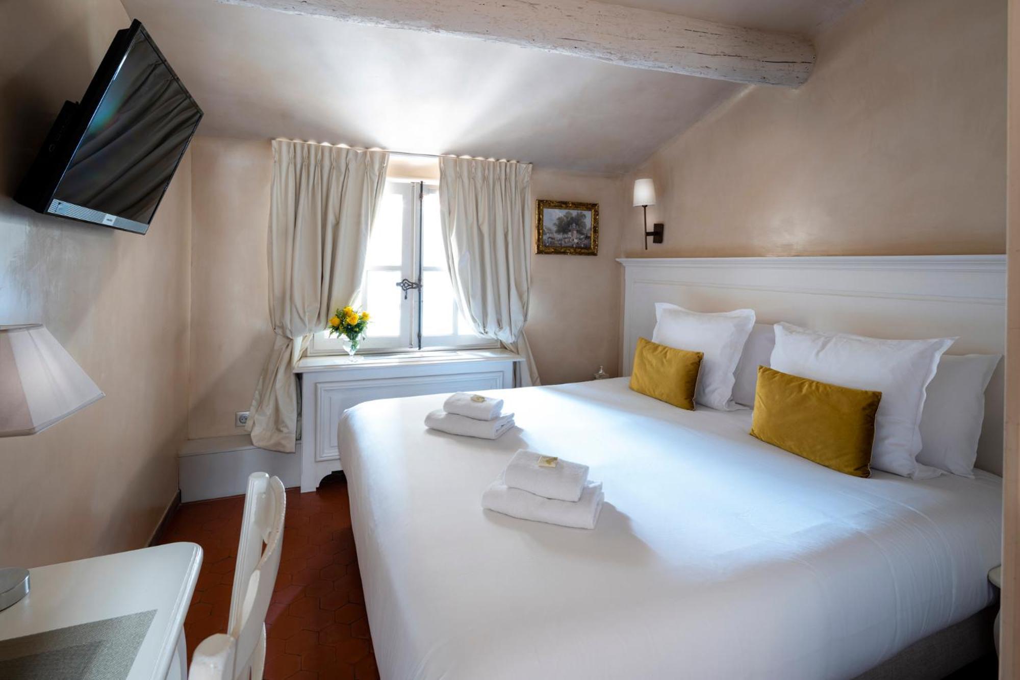 Double Room Provence (third floor)
