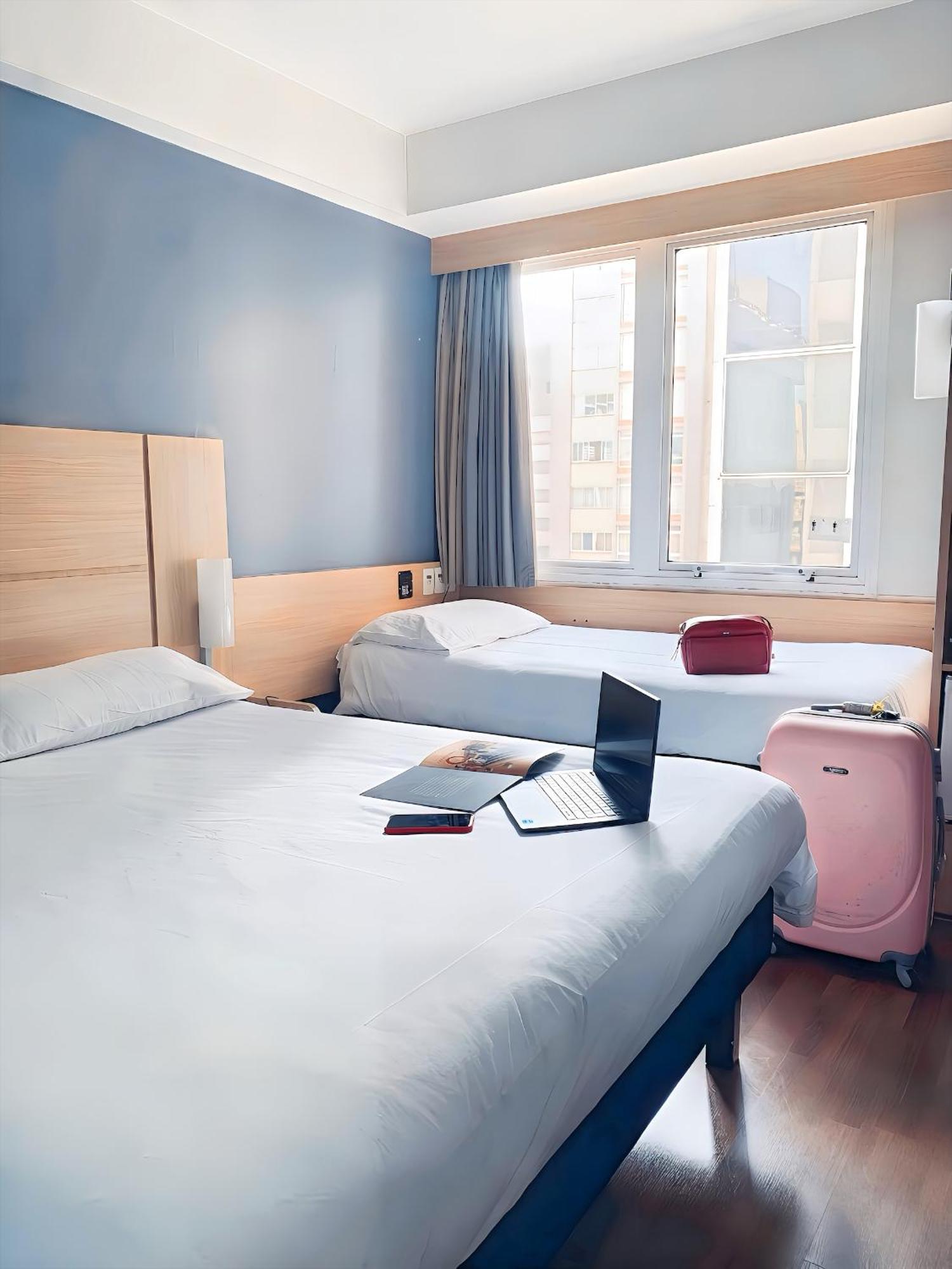 Quarto Standard com 1 Cama de Casal e 1 de Solteiro