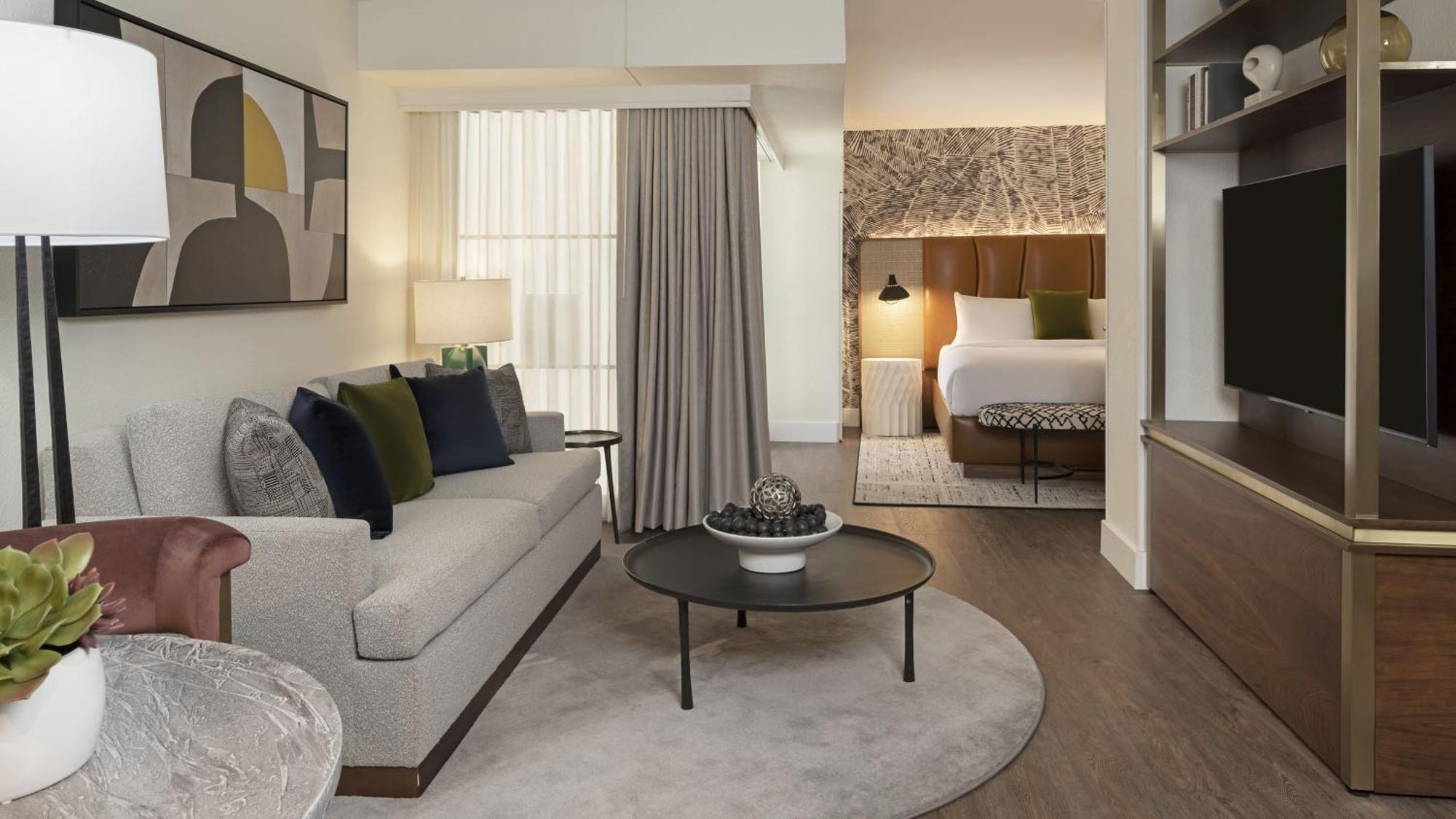 One-Bedroom Queen Suite Sofa Bed