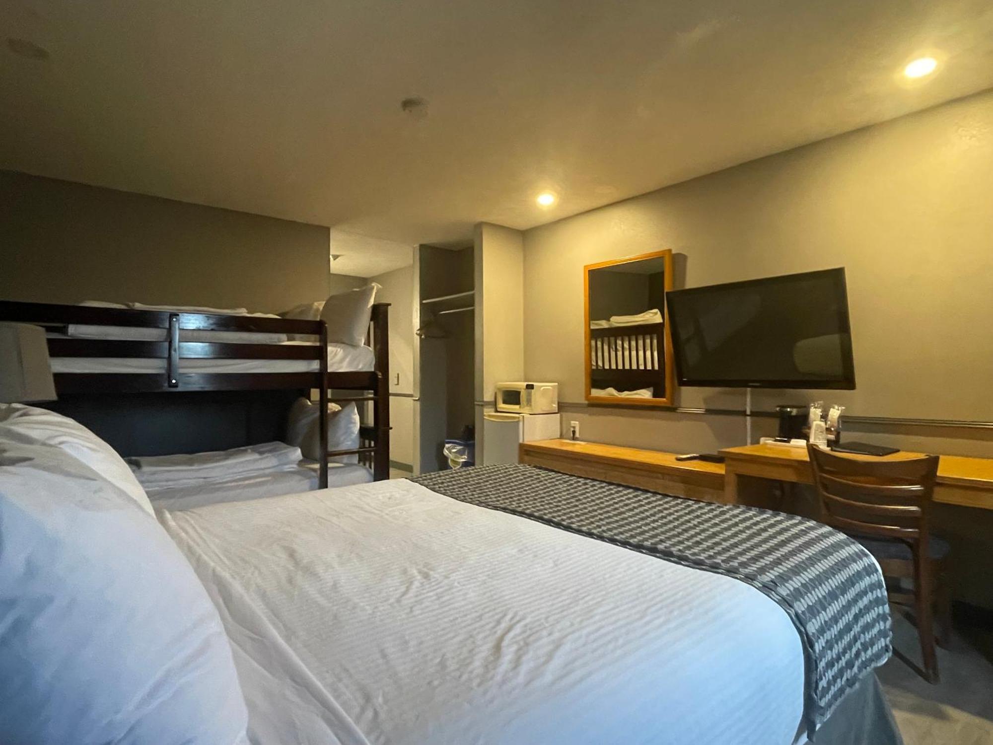 Exterior Entrance Family Room One Queen Bed Bunk Beds Non-Smoking