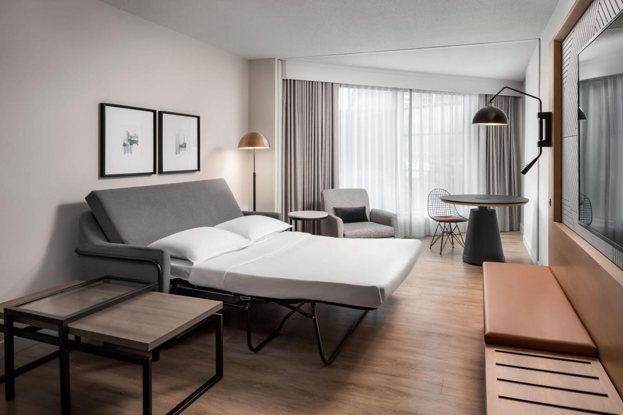 King Studio Suite Sofa Bed Club Lounge Access