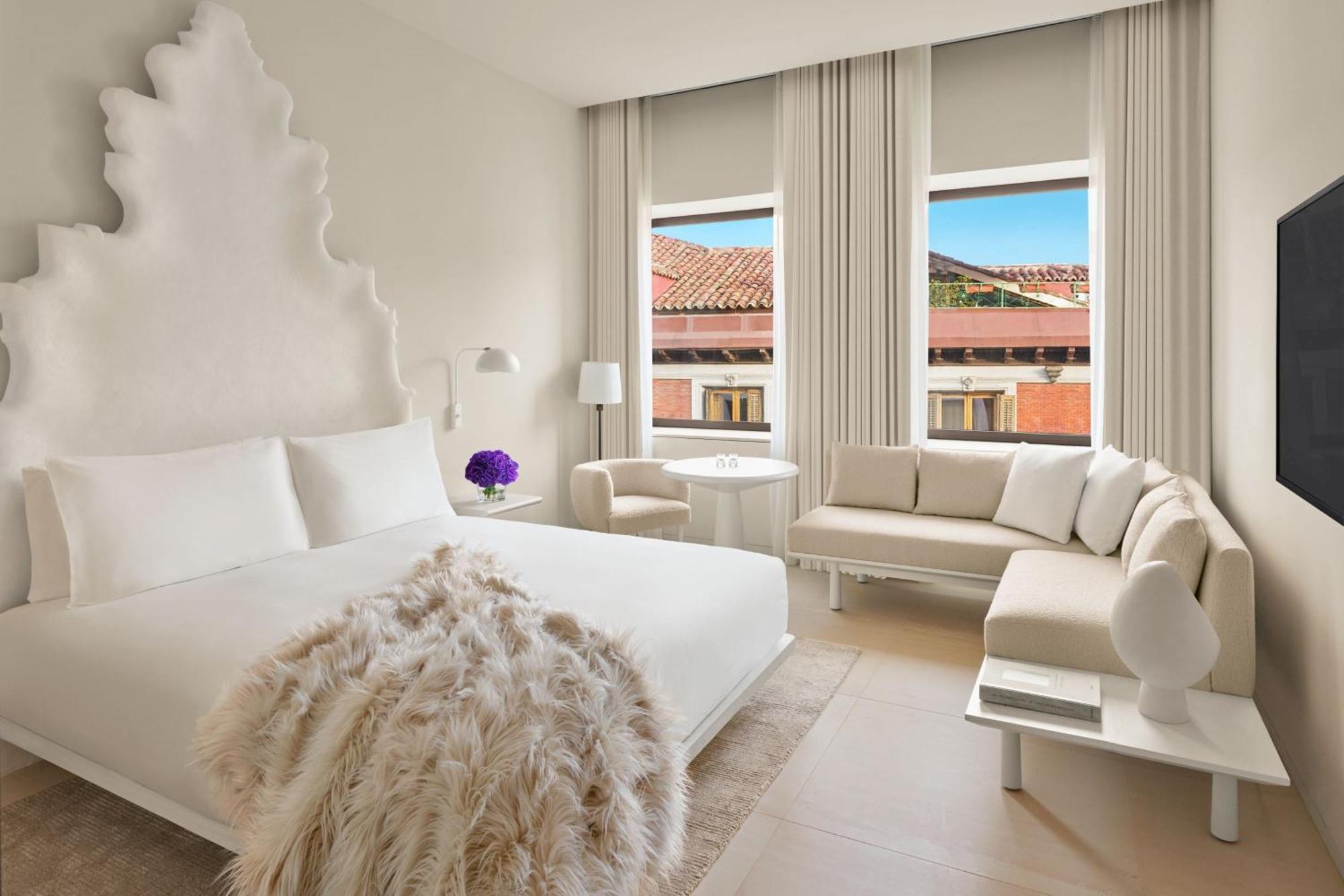 Deluxe King Room Street View