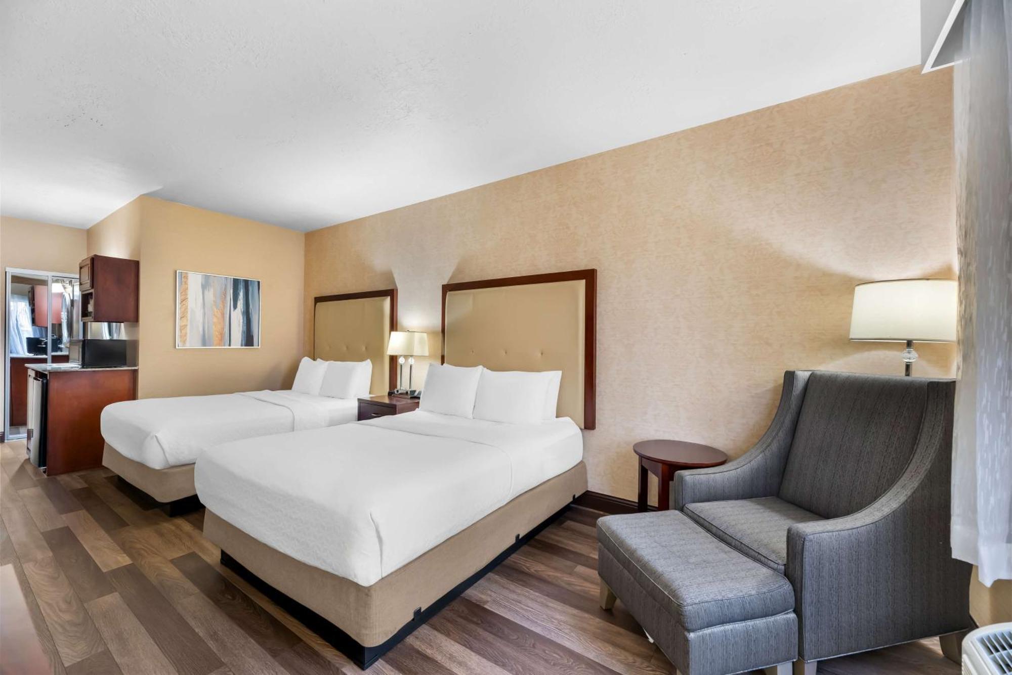 Queen Room with Two Queen Beds - Pet Friendly/First Floor