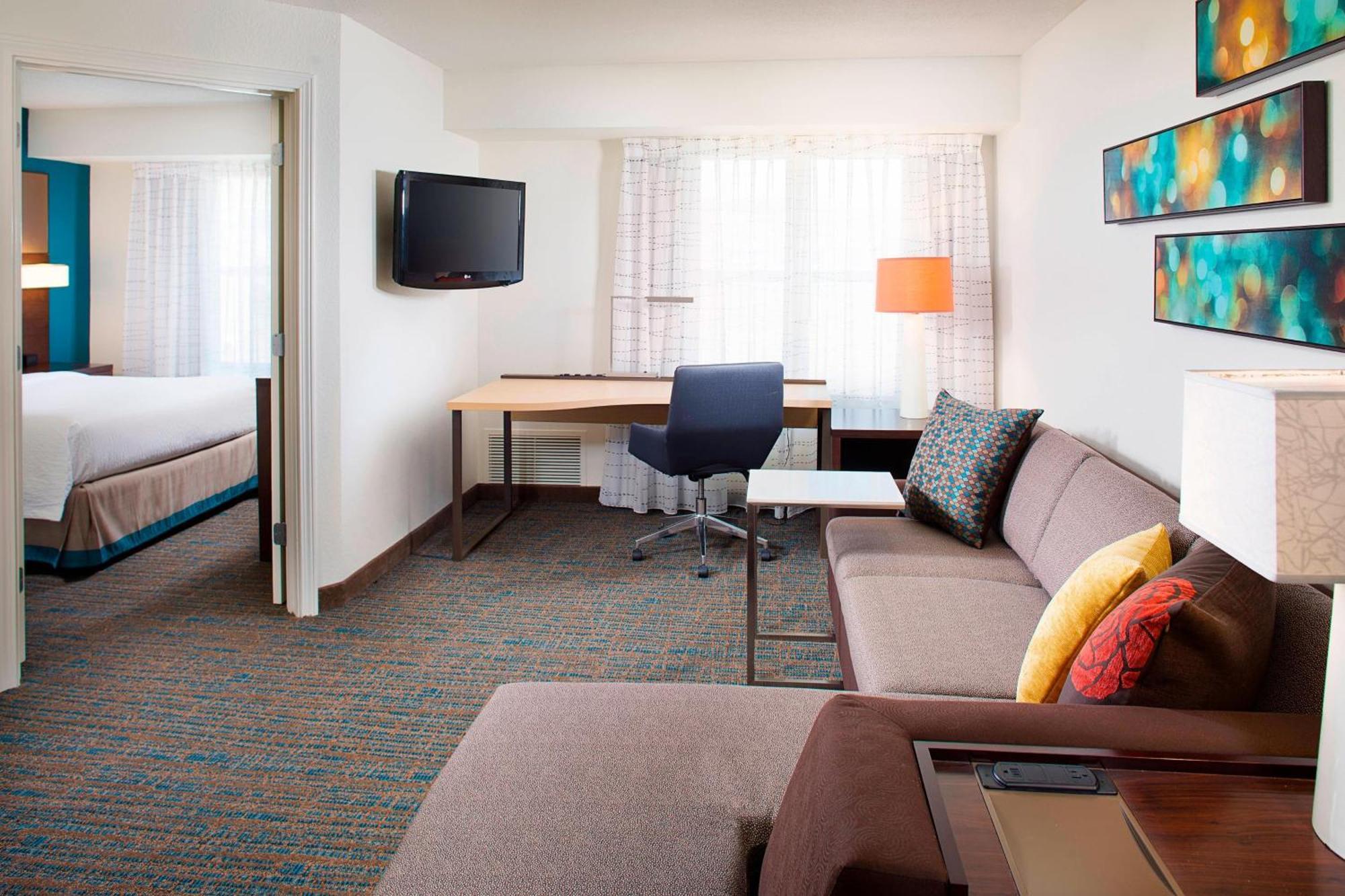 One-Bedroom Queen Suite