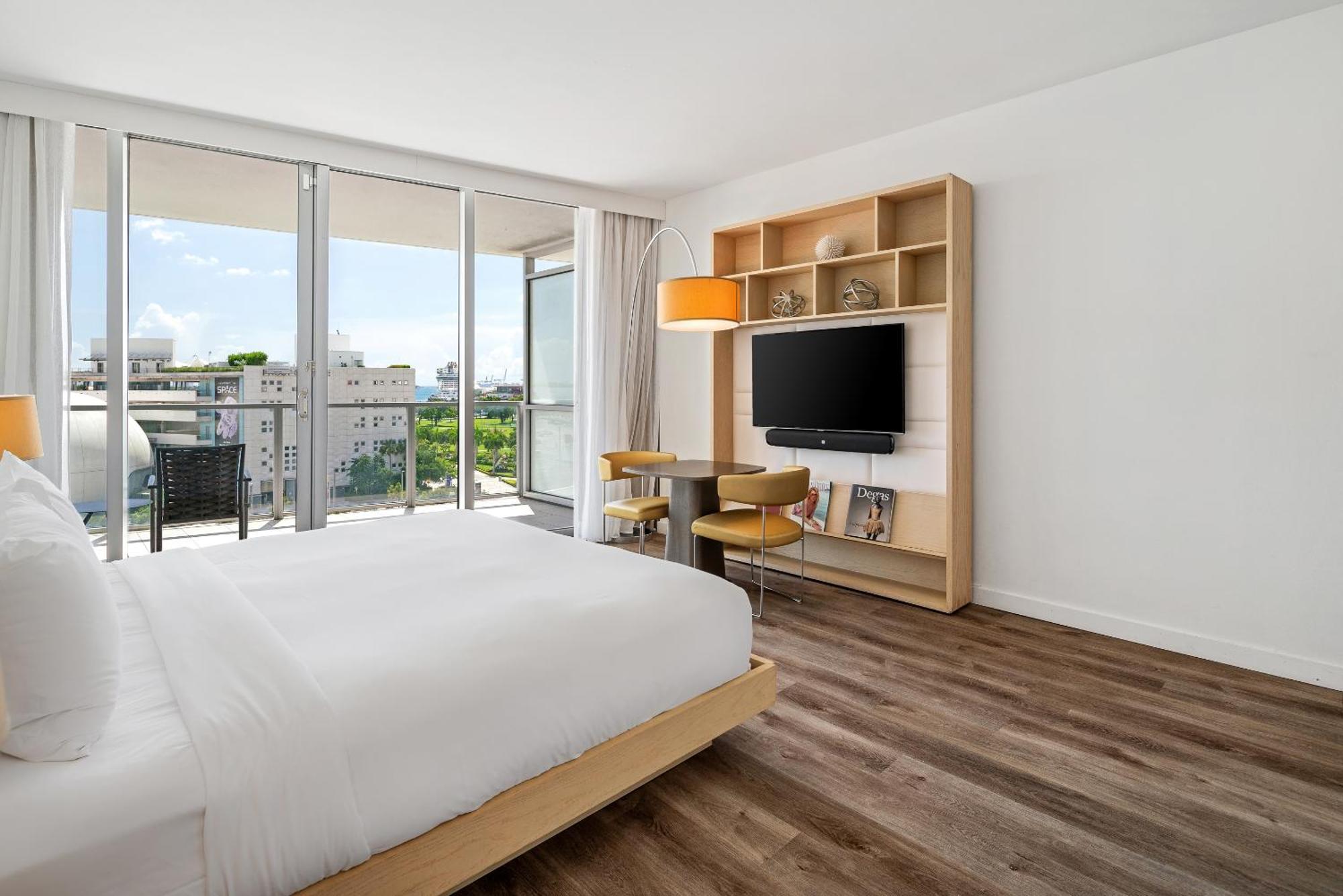Bay View King Balcony