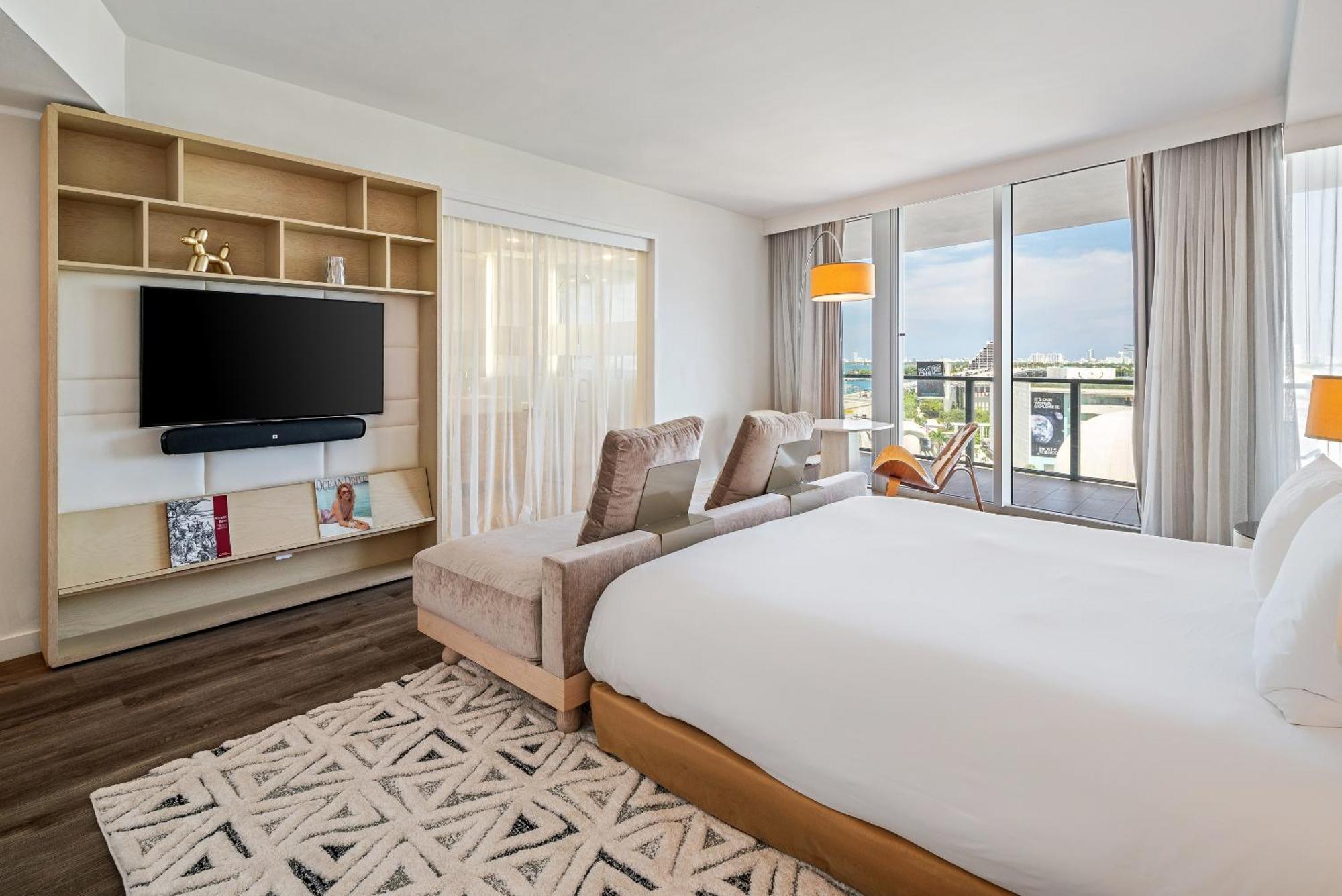 Deluxe Bay View King Balcony