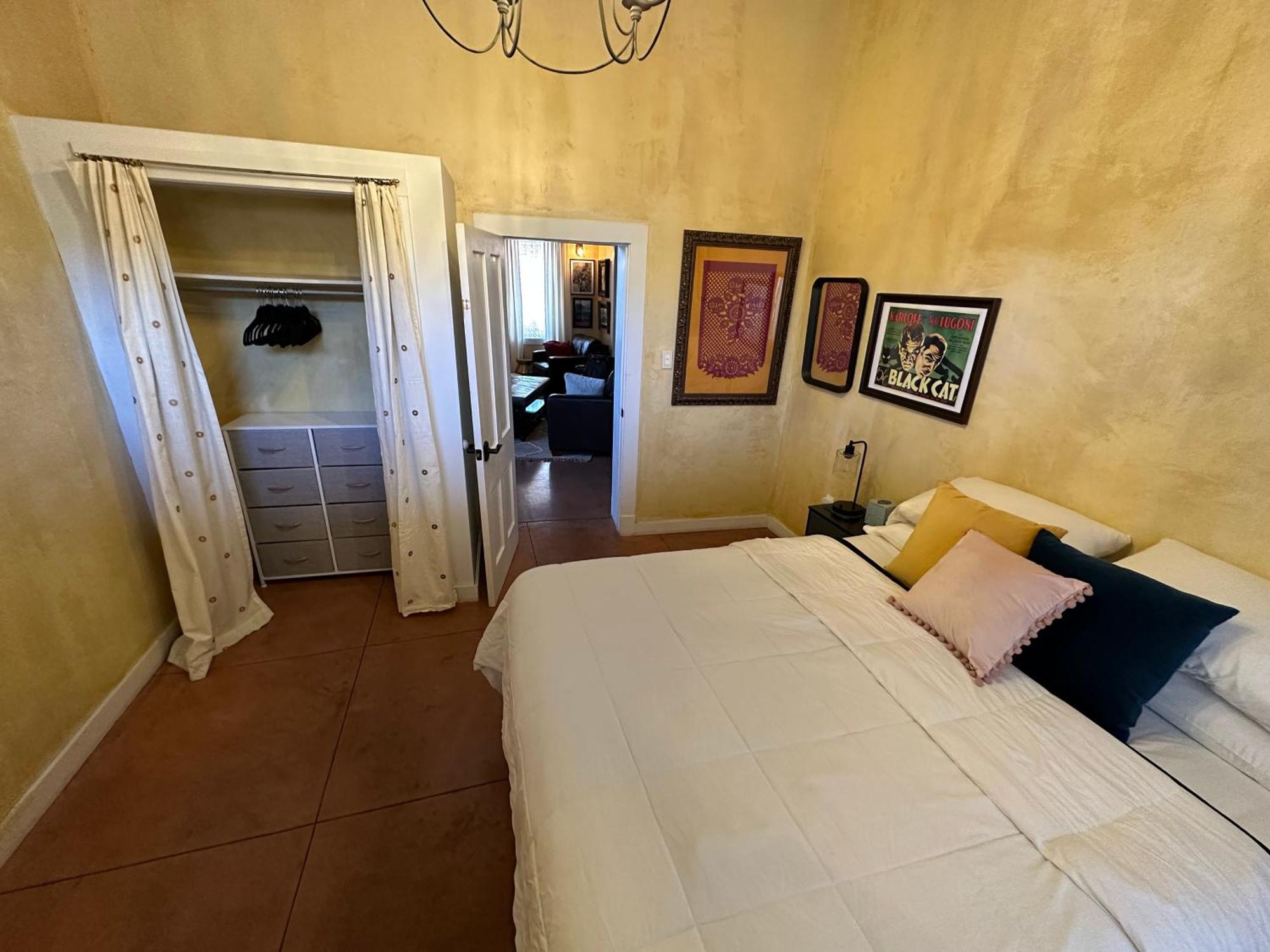Deluxe Queen Suite