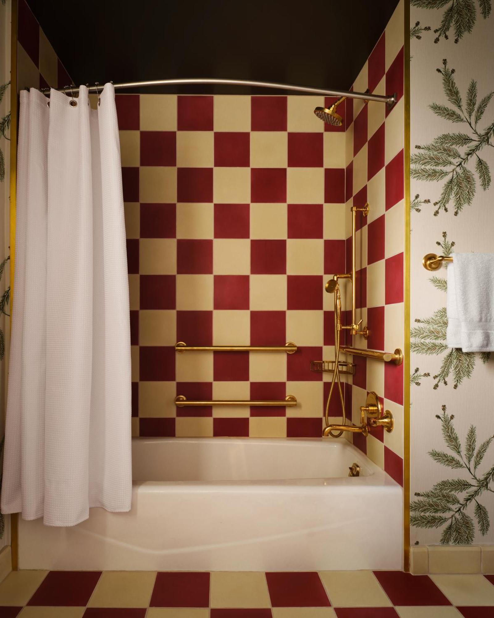Graduate Corner King Room Bath Tub Mobility Accessible