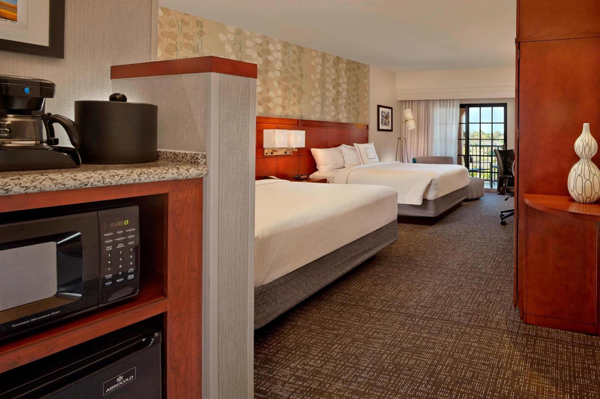 Queen Room Two Queen Beds Balcony