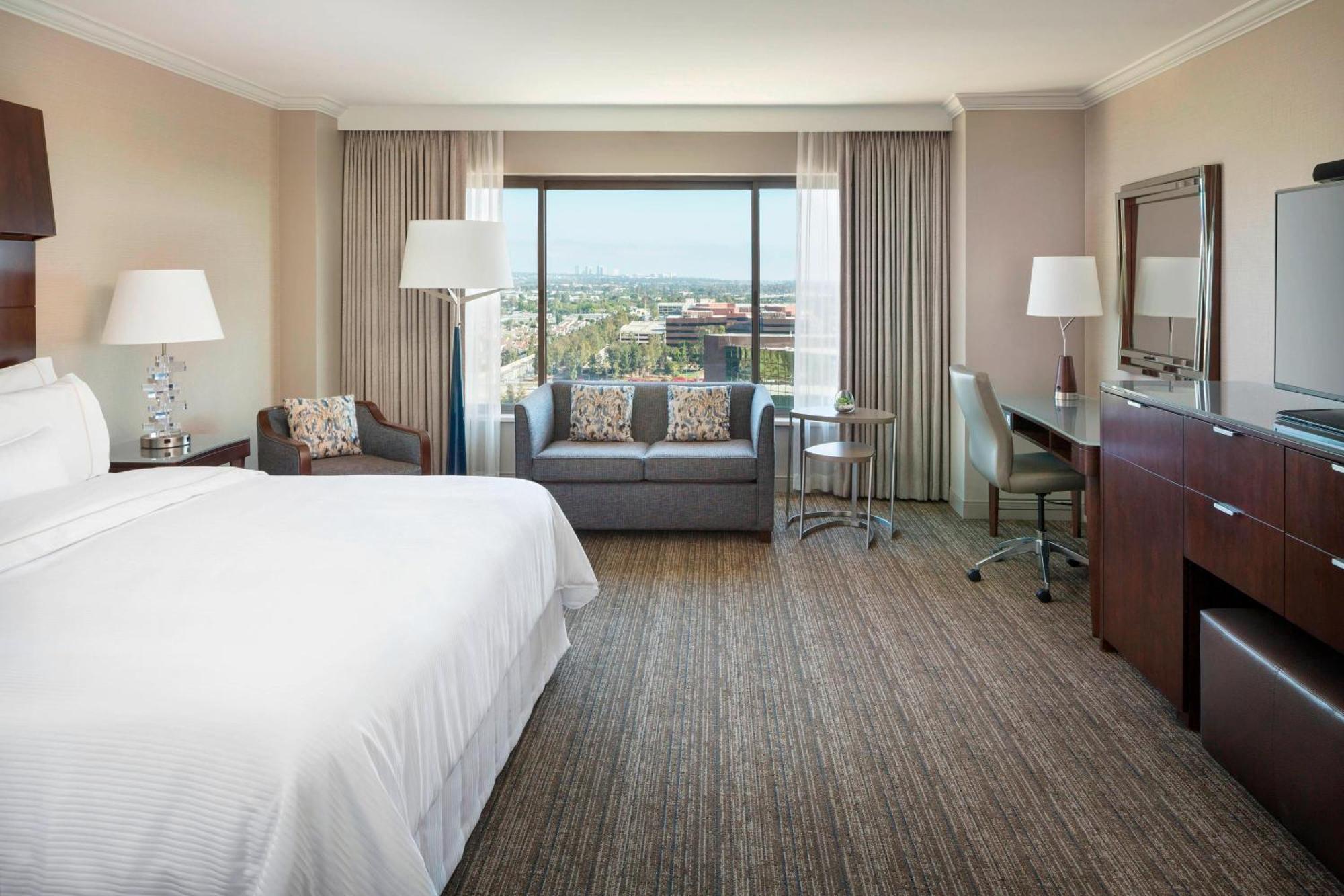 Corner King Room High Floor