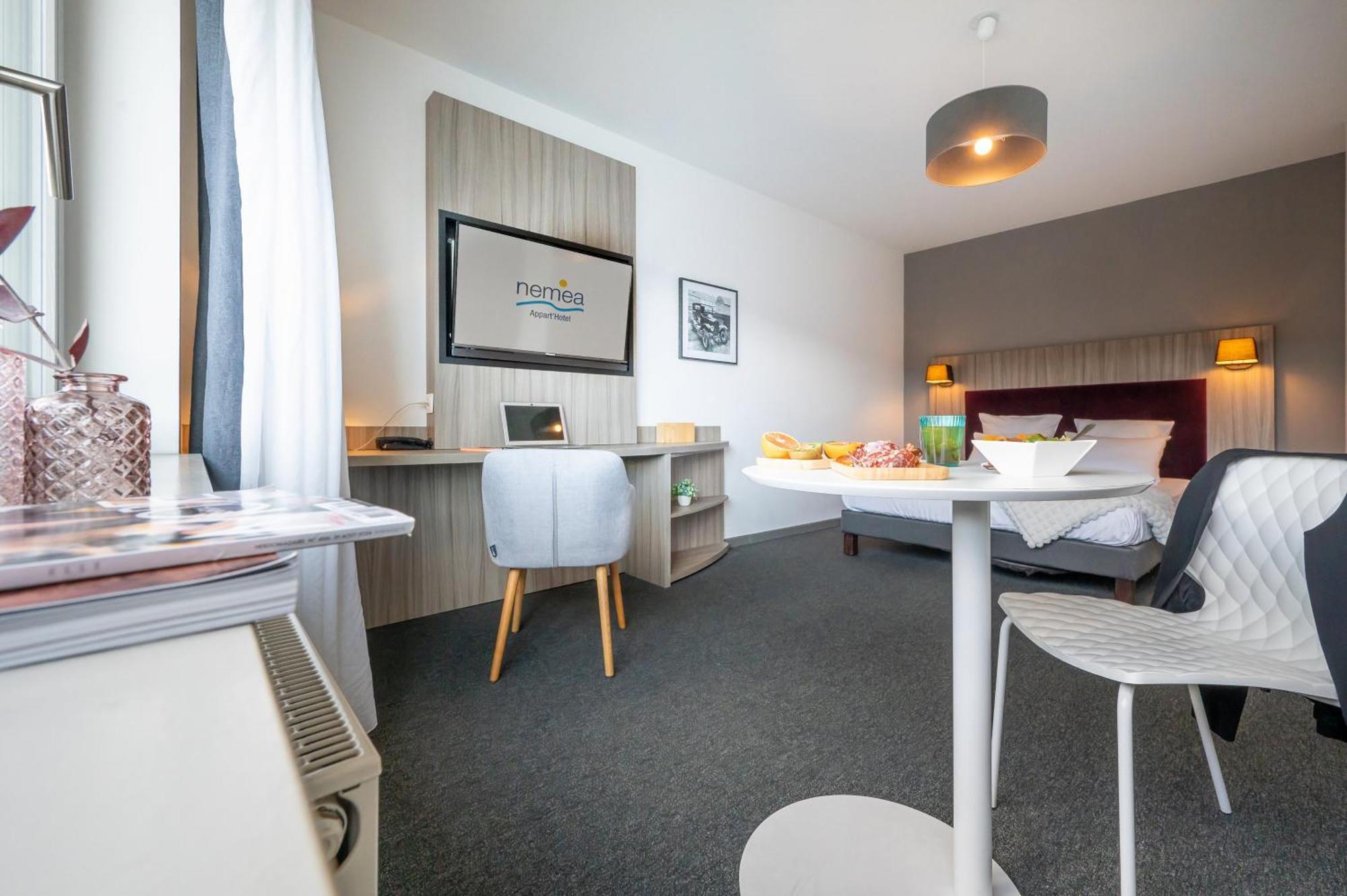 Studio double bed