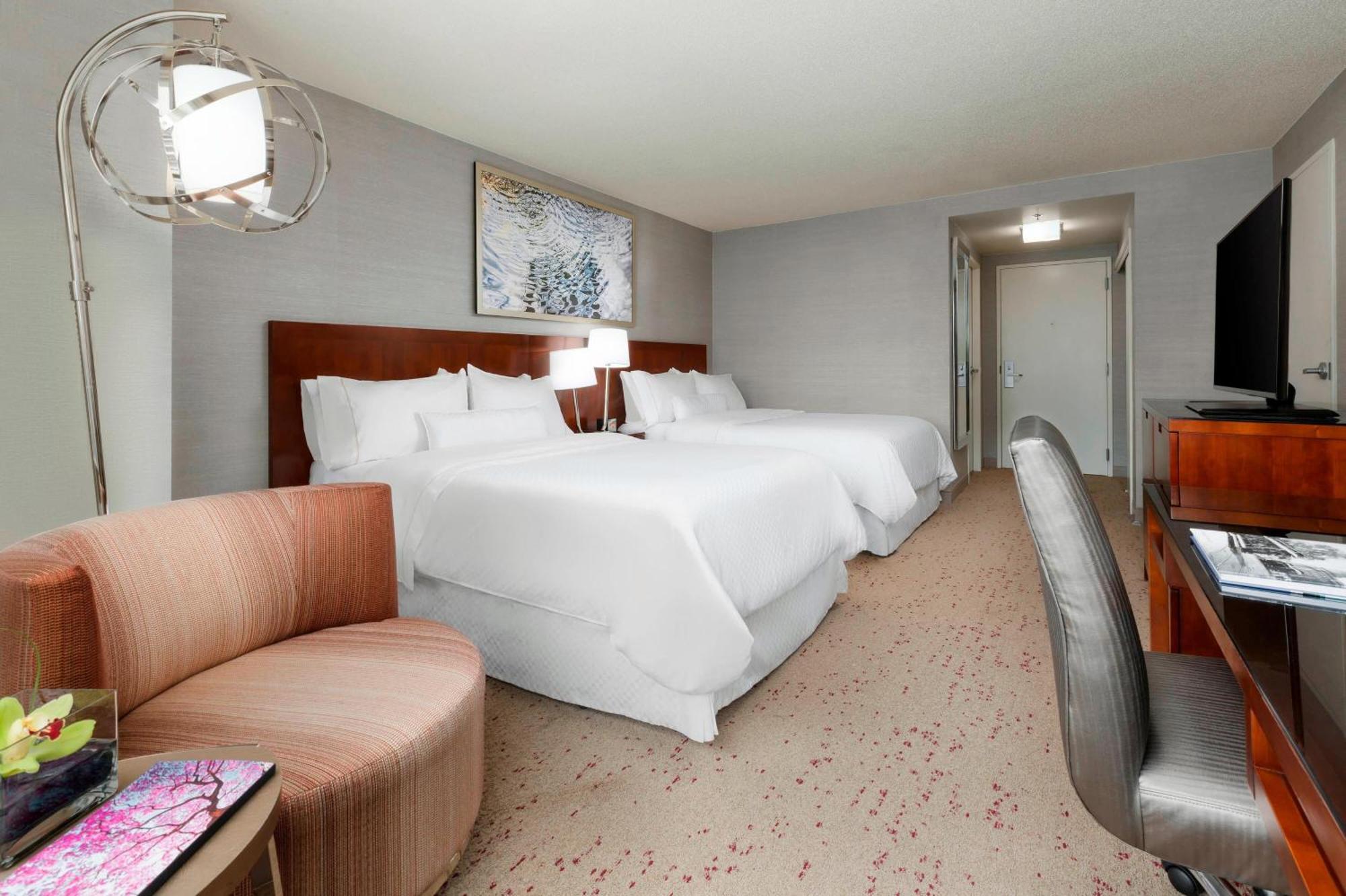 Double Room with Two Double Beds and City View - Hearing Accessible/High Floor