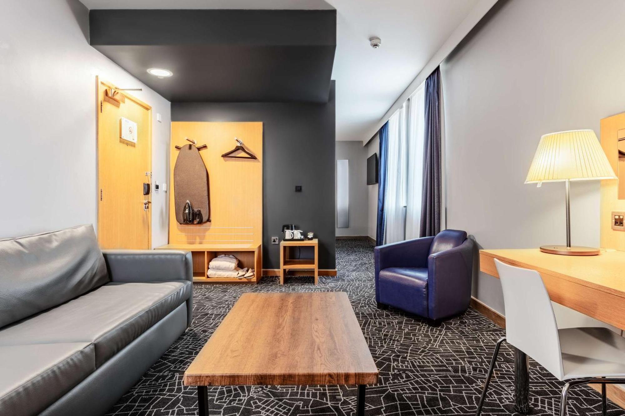 Junior Suite,1617457655:JPEG