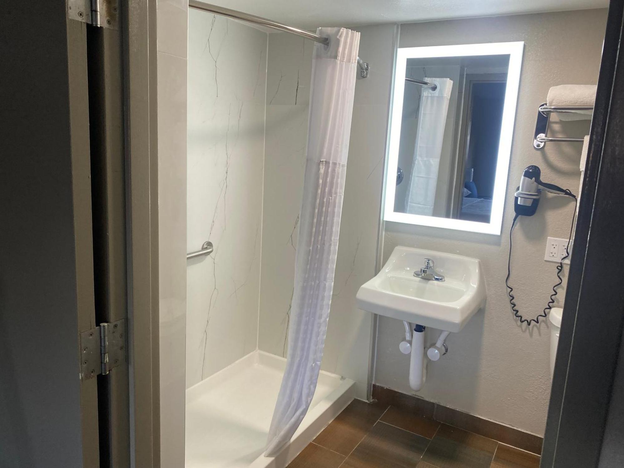 King Room - Disability Access/Non-Smoking