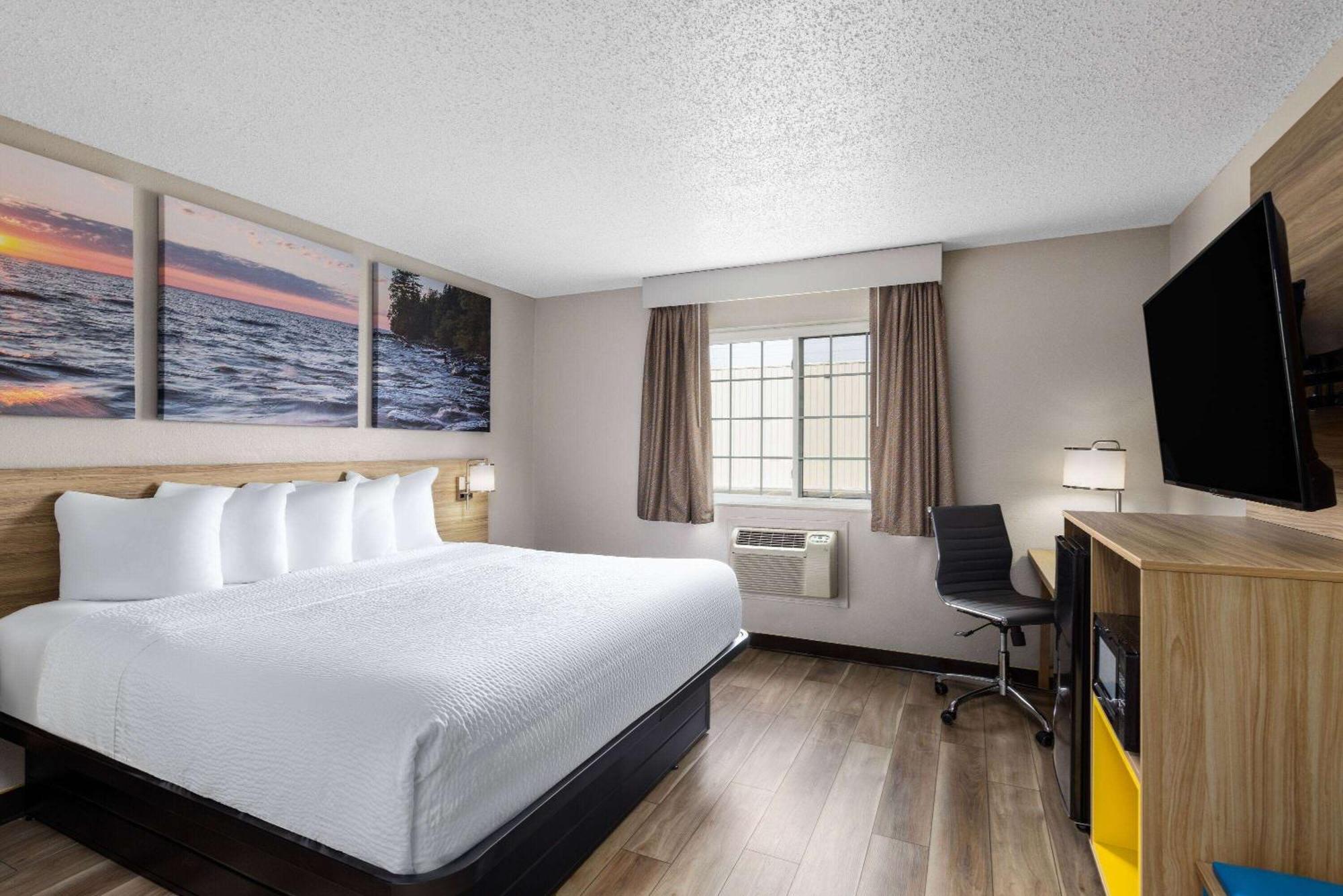Queen Room One Queen Bed Second Floor Non-Smoking