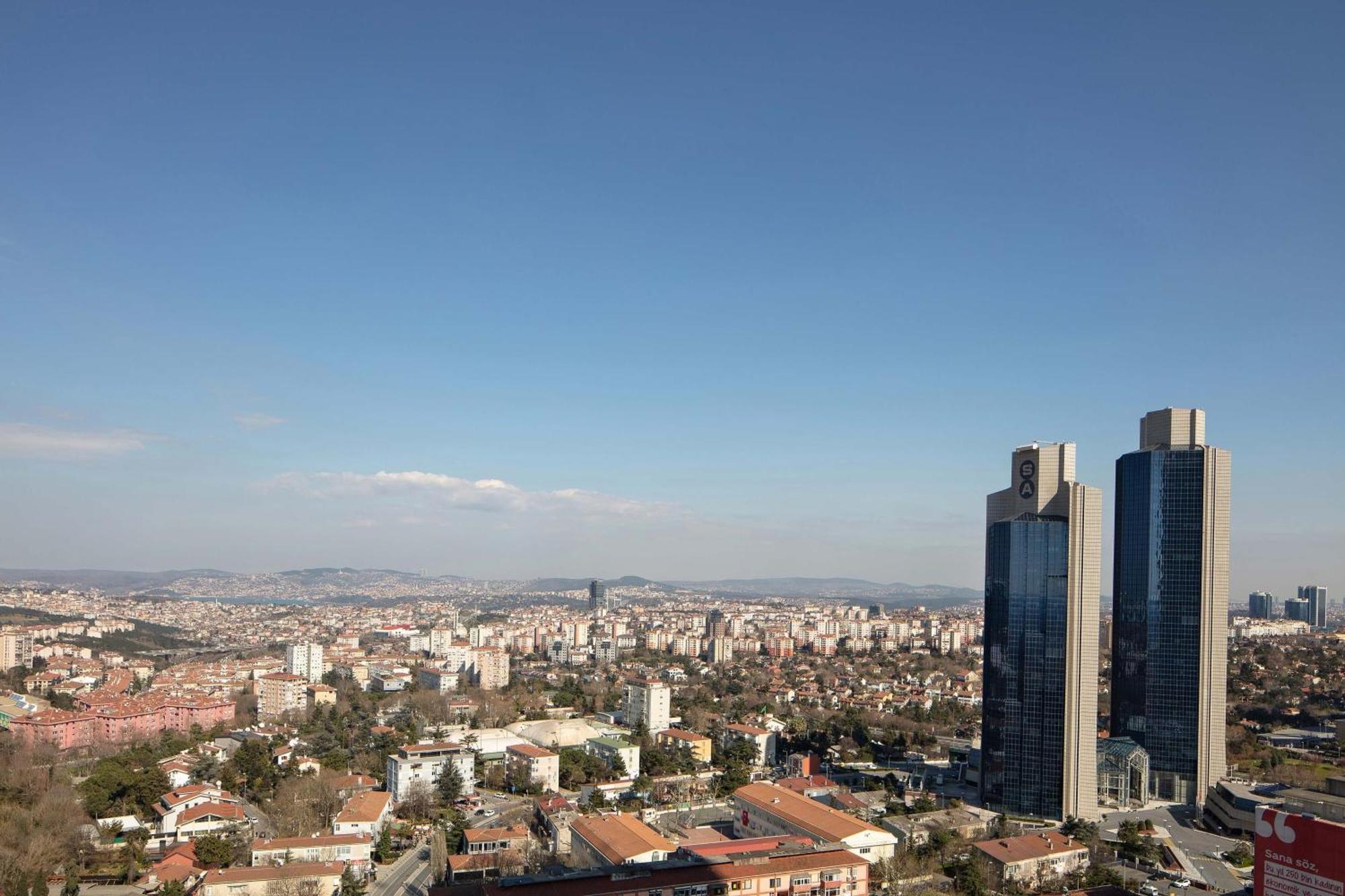 Deluxe King Room Panoramic City View