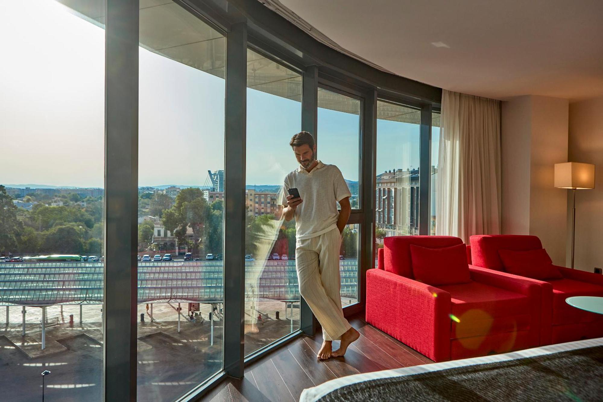 Deluxe King Room City View