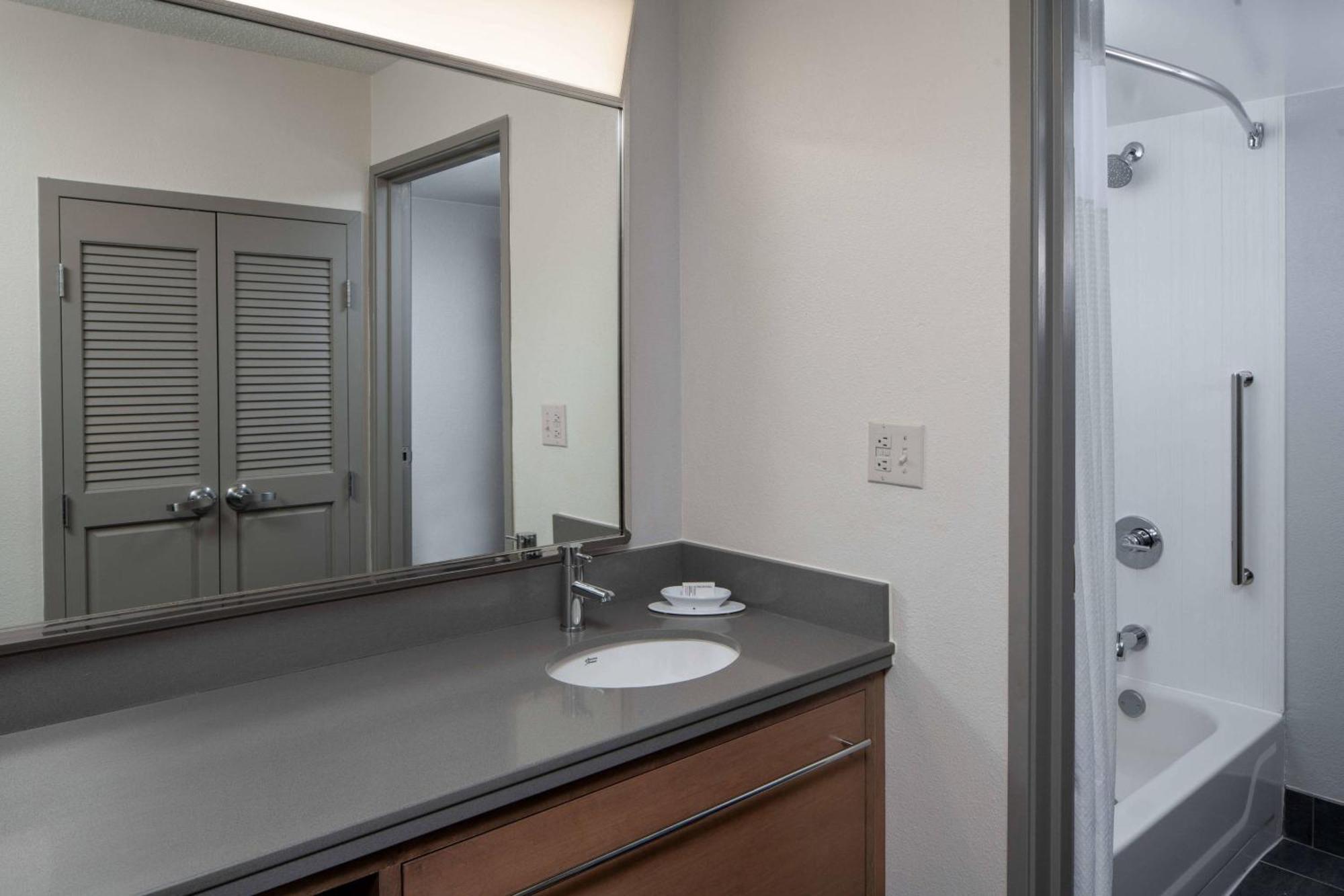 One-Bedroom King Suite
