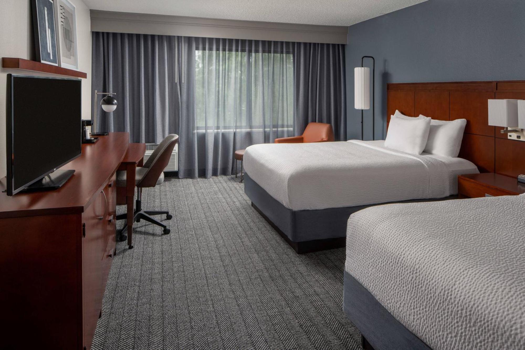Deluxe Queen Room