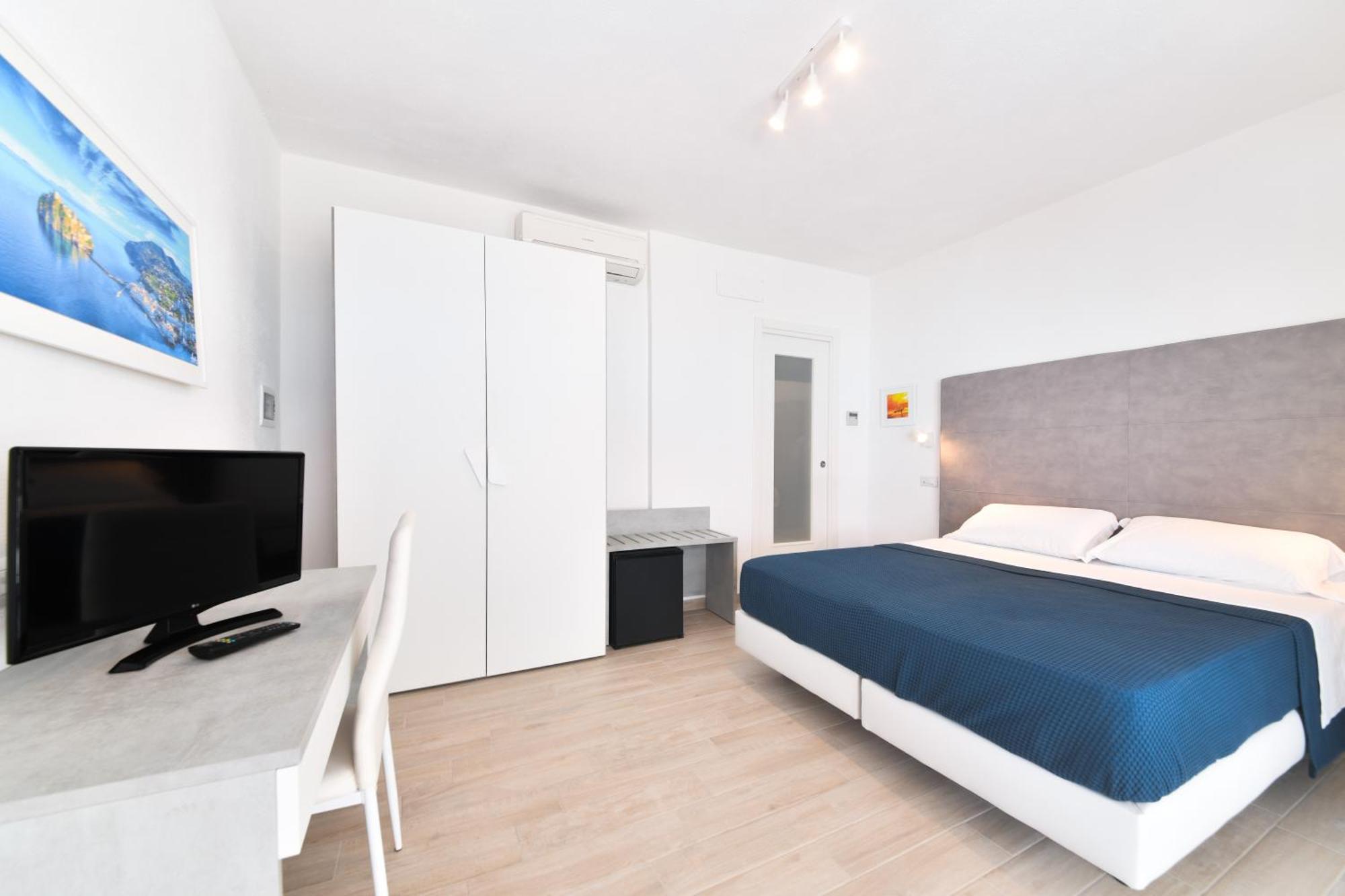 Comfort Double or Twin Room with Terrace