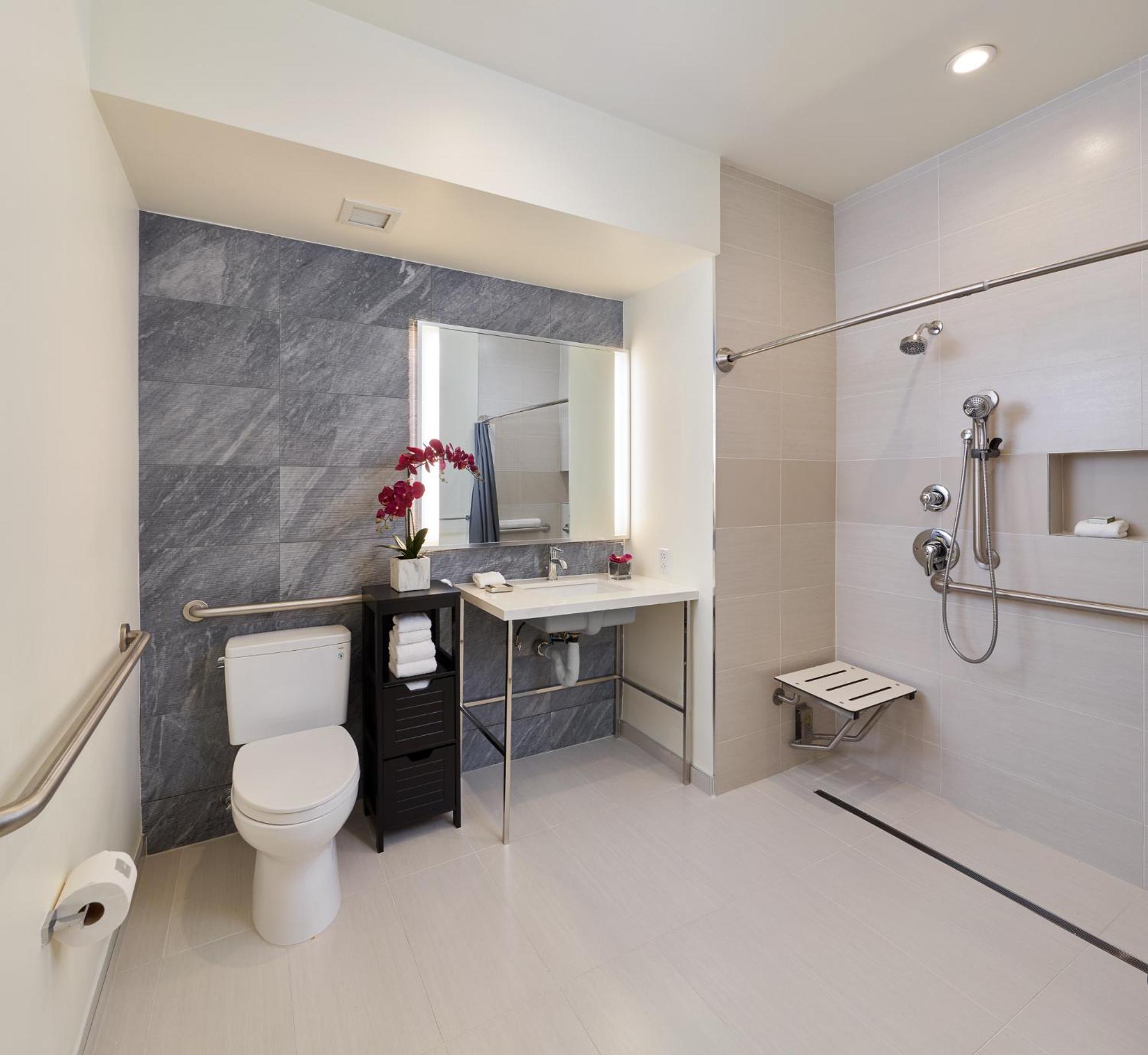 One Bedroom Sunset Suite Accessible