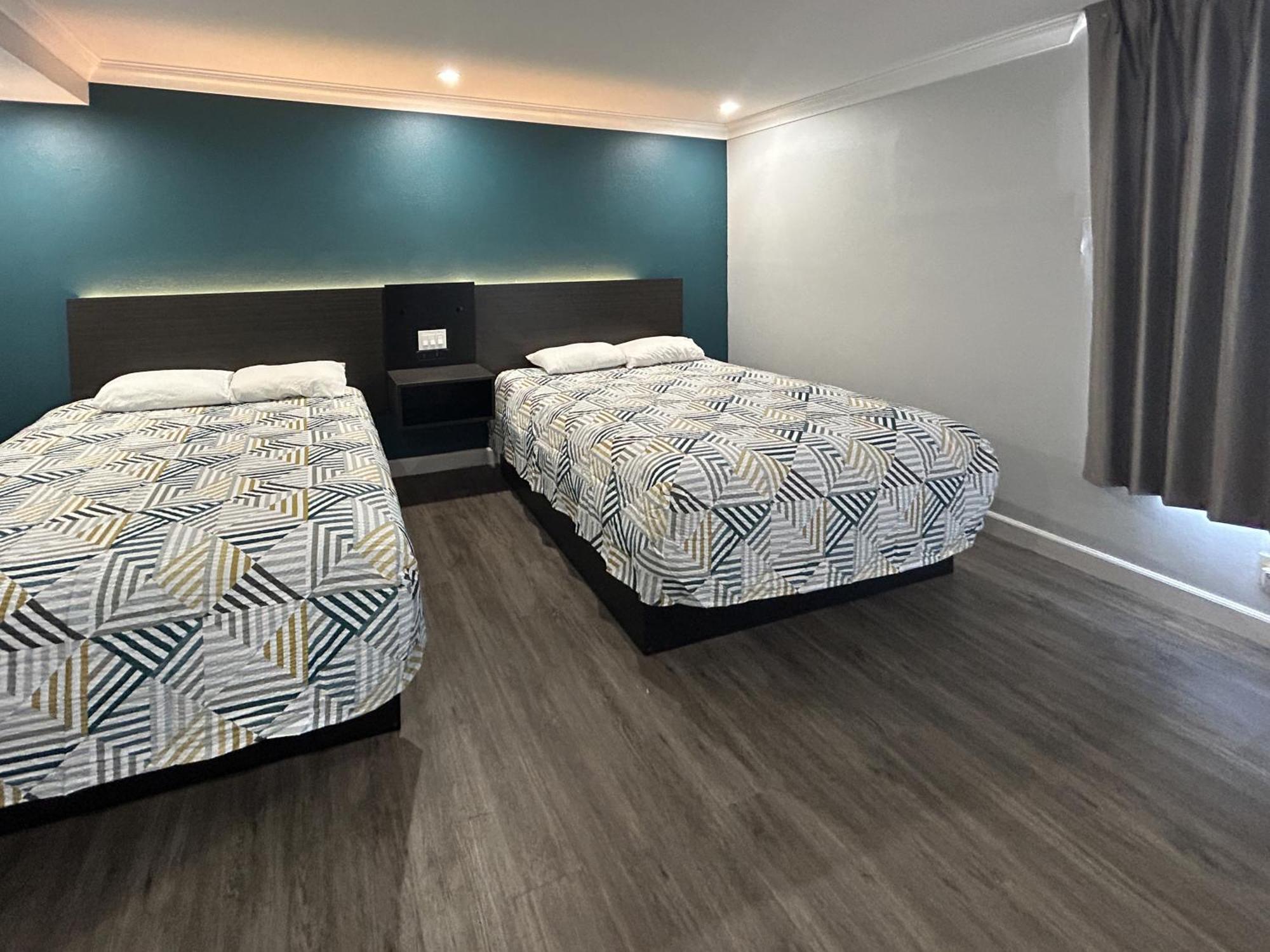Queen Room Two Queen Beds Non-Smoking