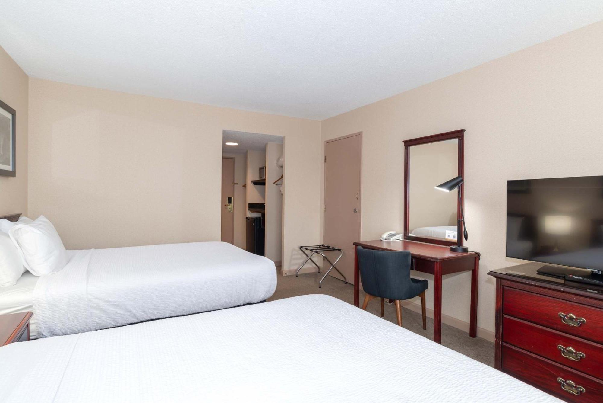 Standard Room 2 Double Beds