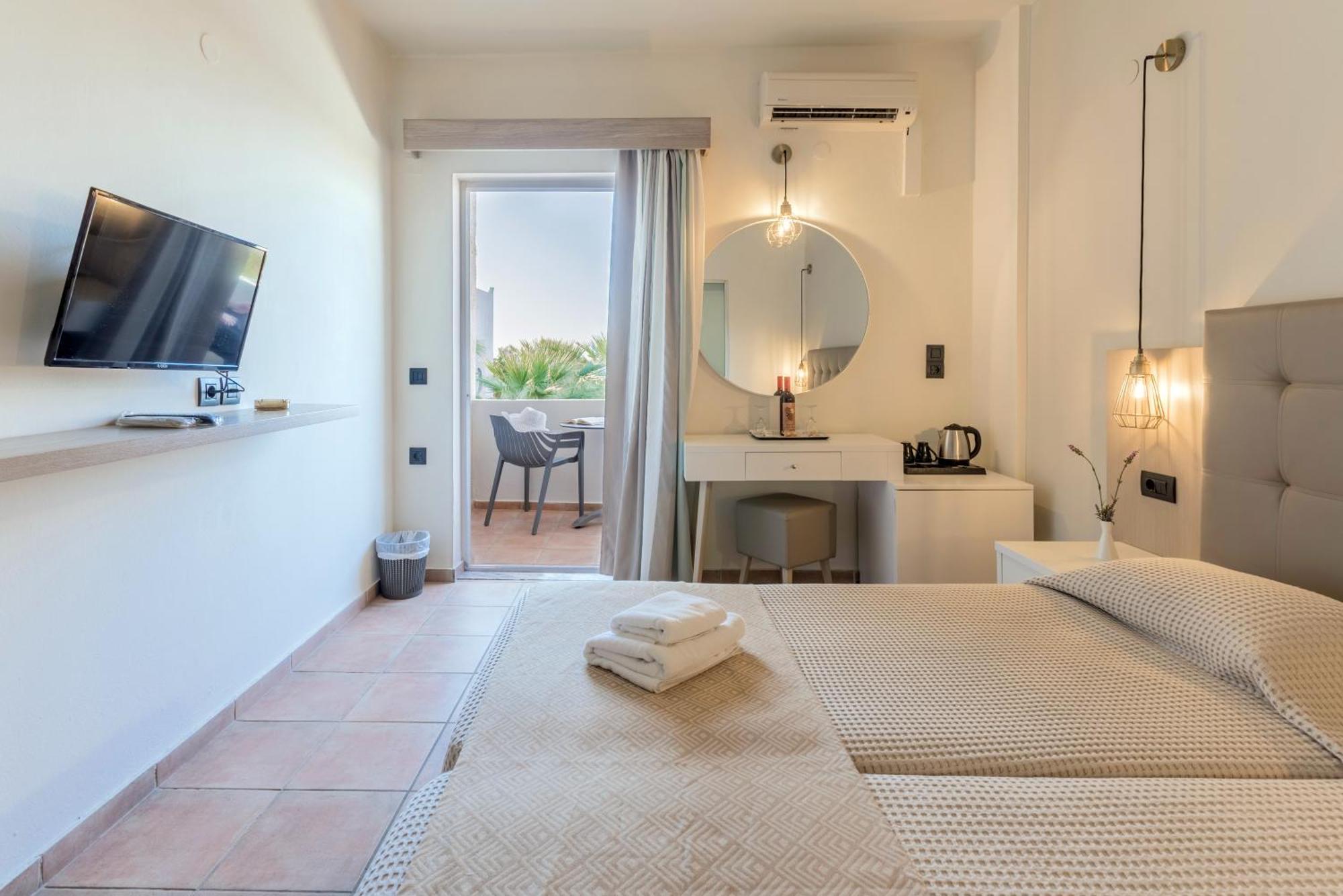Double or Twin Room Side Sea View
