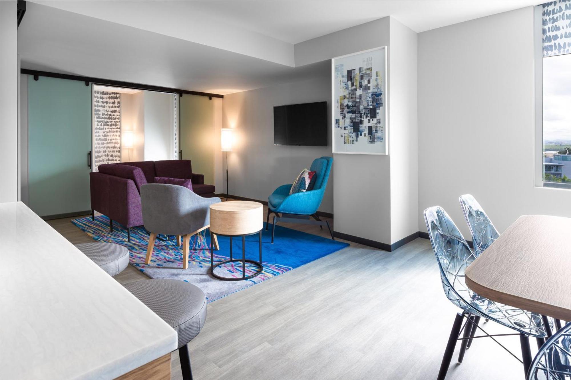 Aloft Suite 1 King Partial bay view