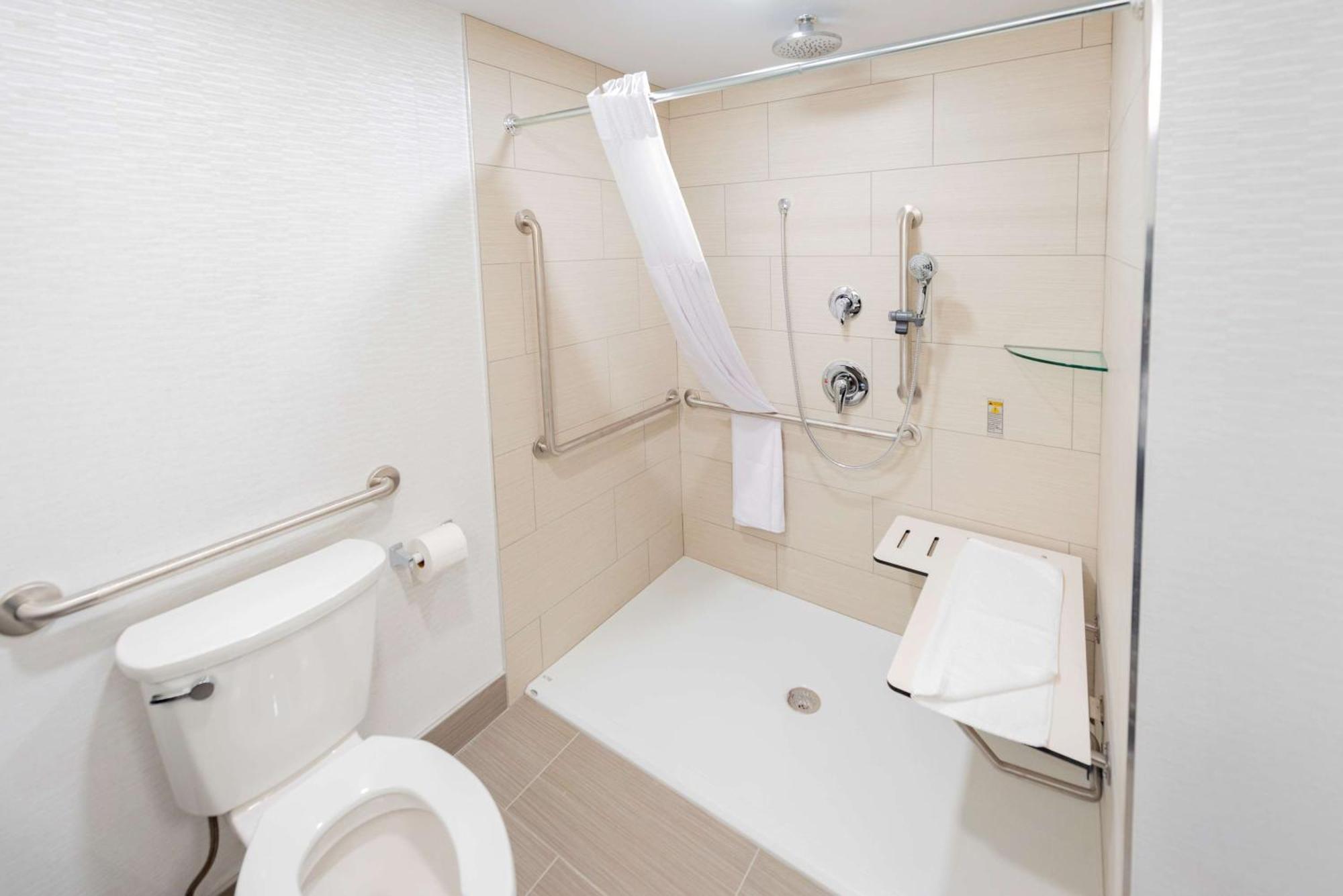 Queen Room Roll Shower Disability Access