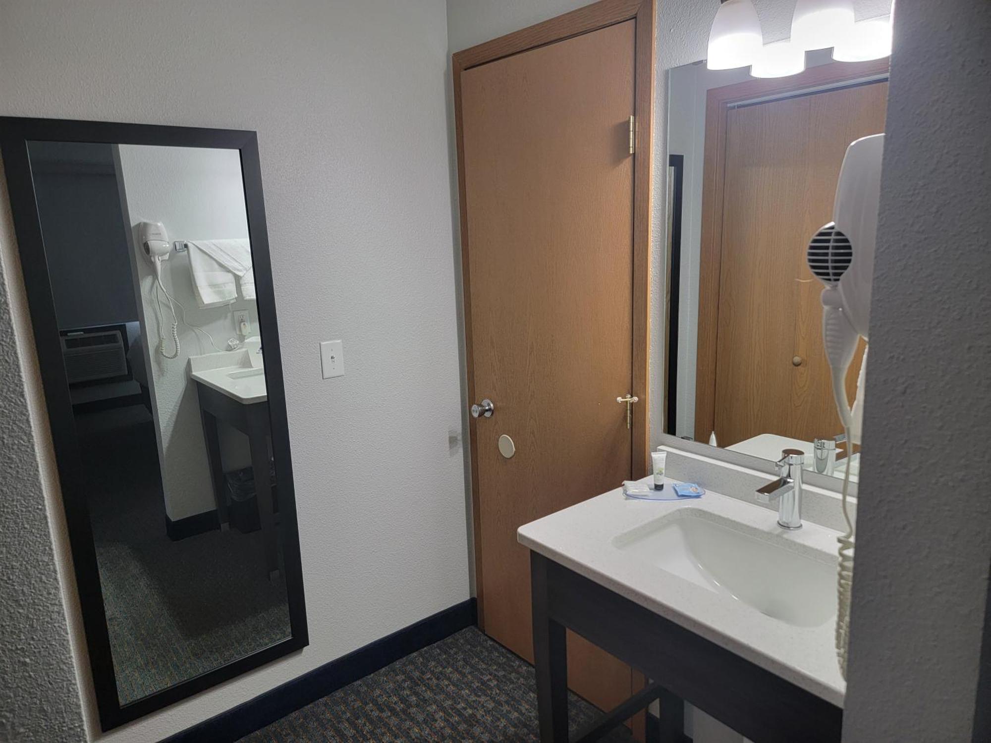 One King Bed Kitchenette Suite Non-Smoking
