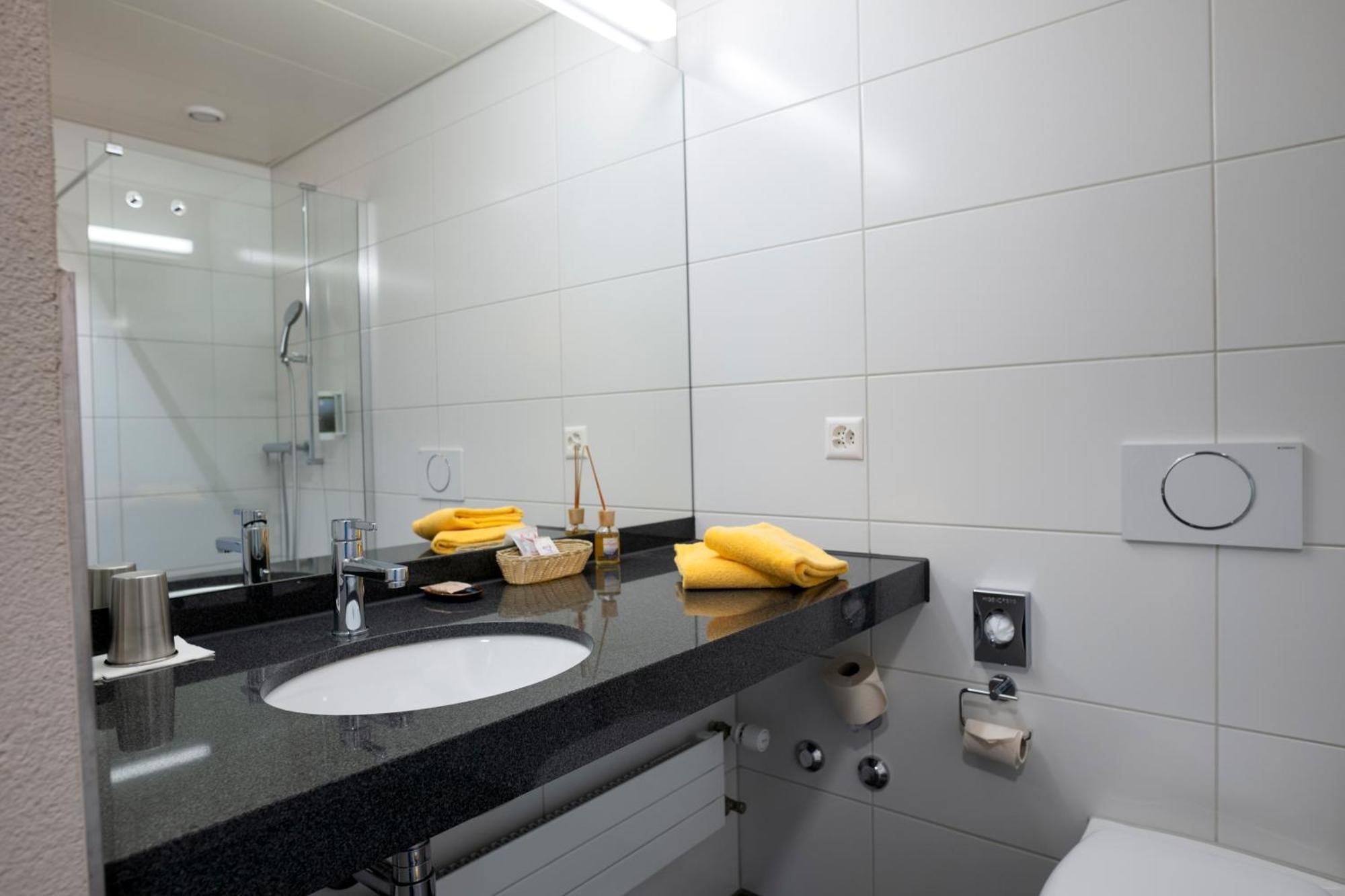 Comfort Queen Room with Air-Conditioning