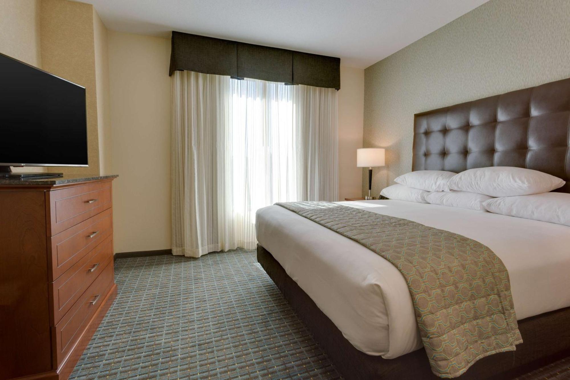 Deluxe King Suite