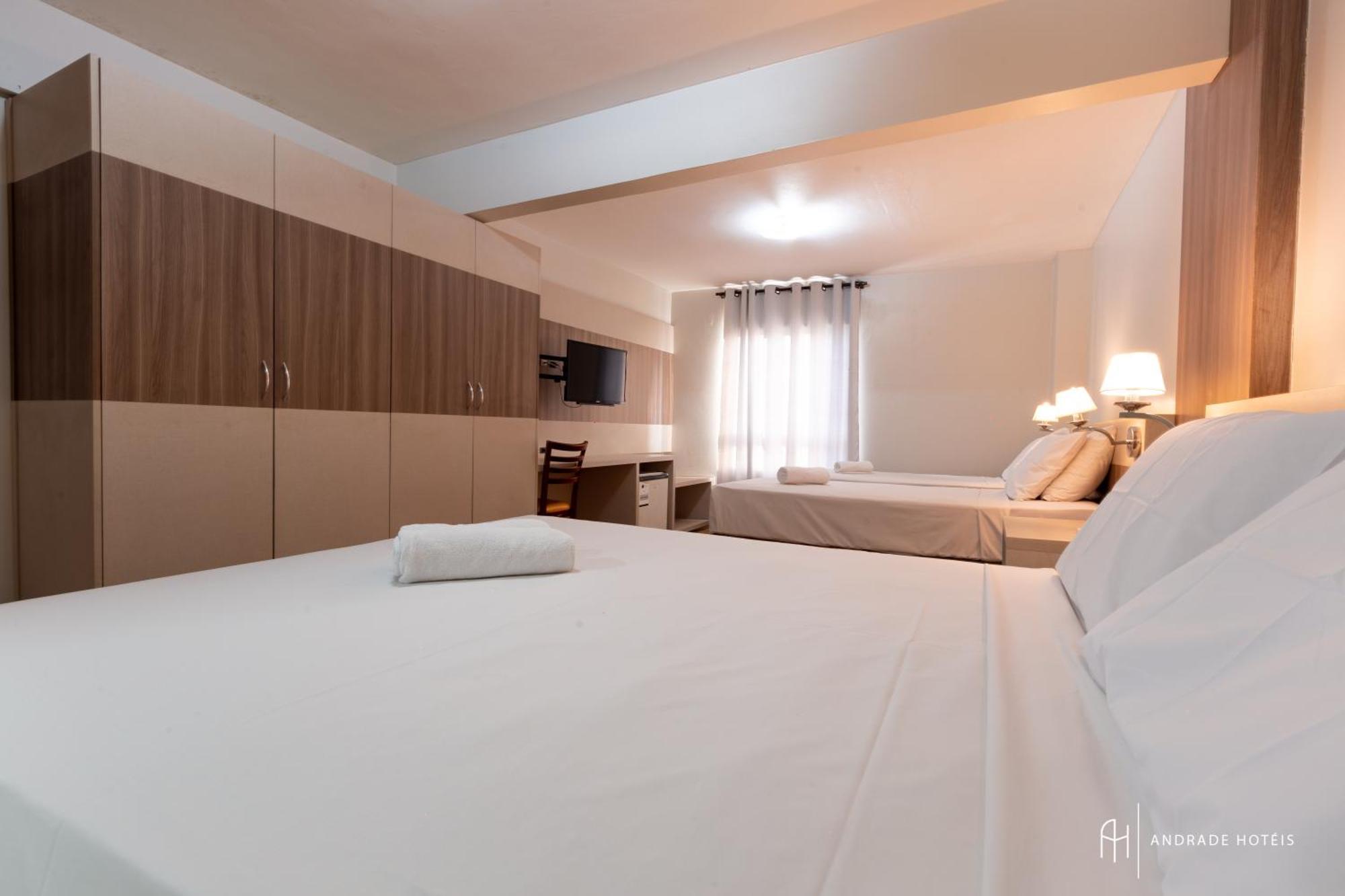 Quarto Duplo com 1 Cama de Casal e 1 Cama de Solteiro