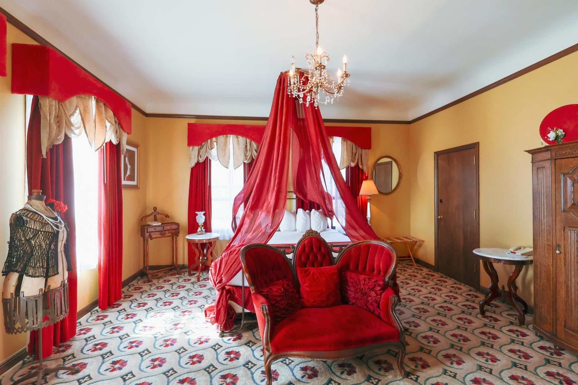 Deluxe King Suite
