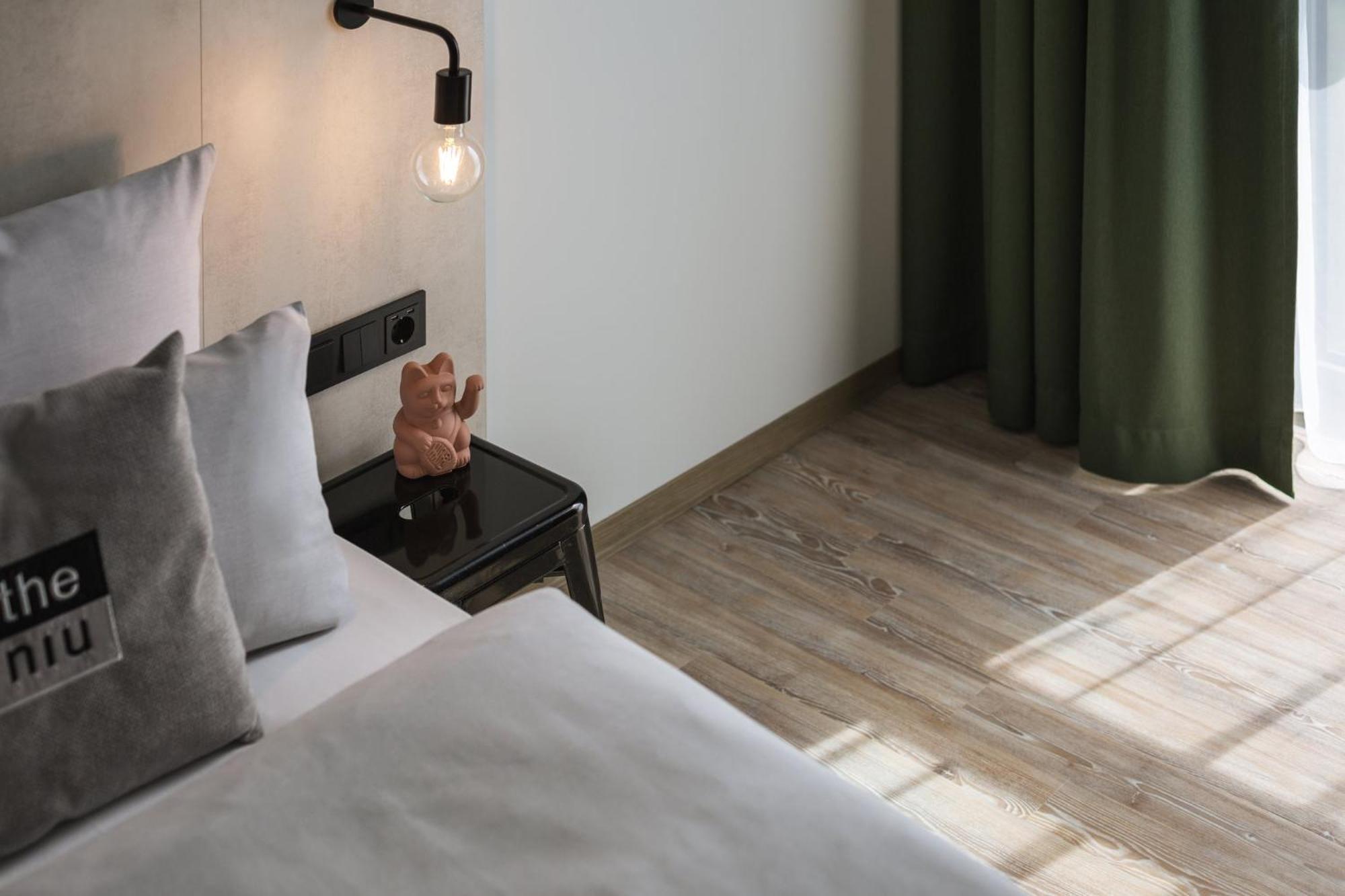 Standard Queen Room Accessible