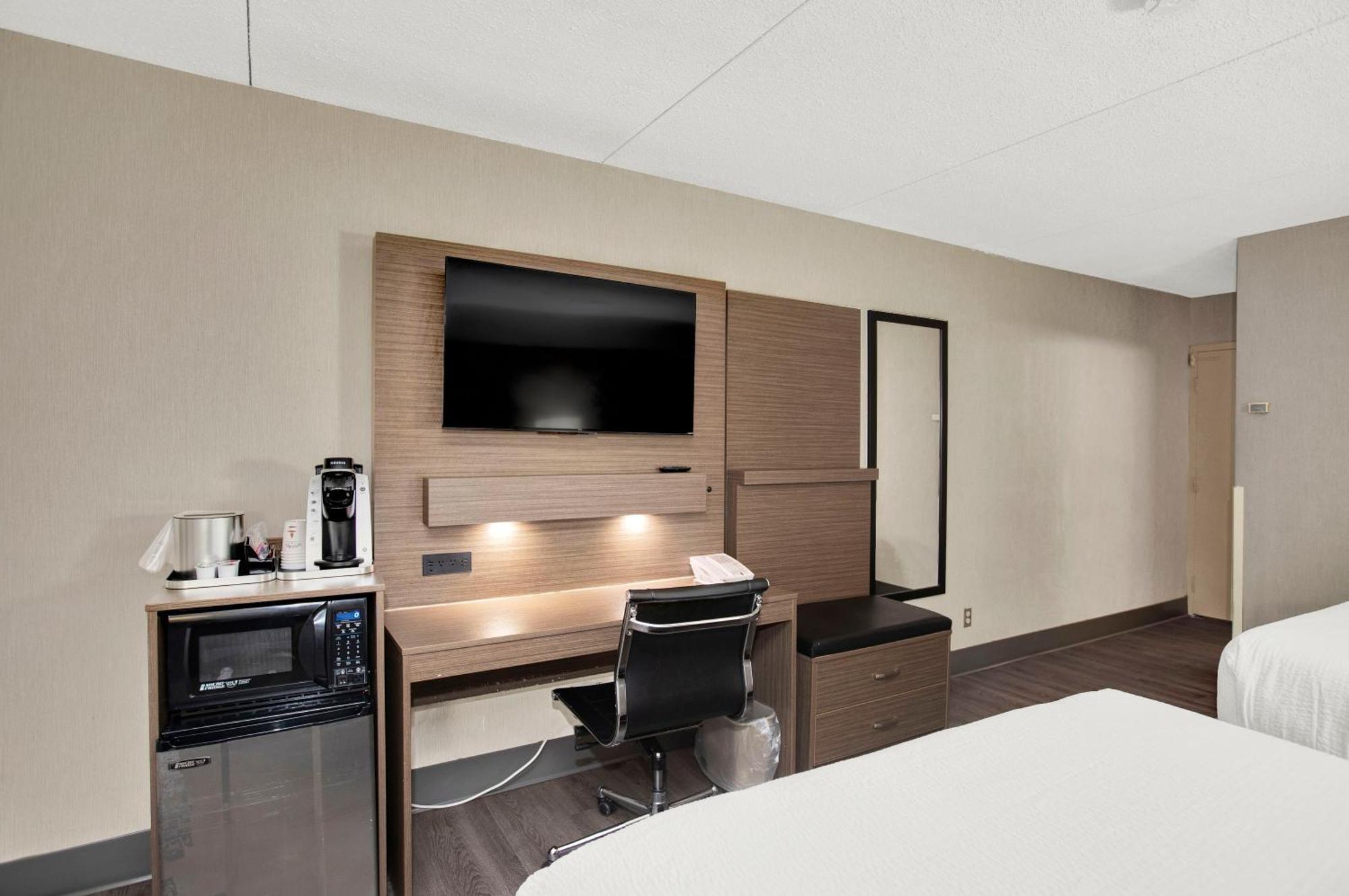 Queen Room Two Queen Beds Pool View