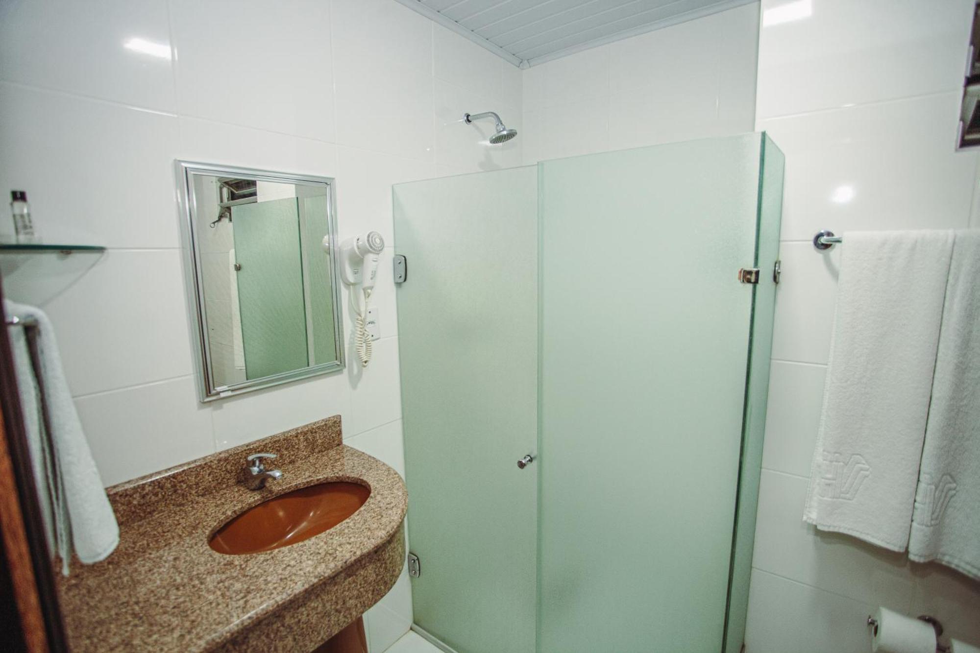 Quarto com 2 Camas de Solteiro