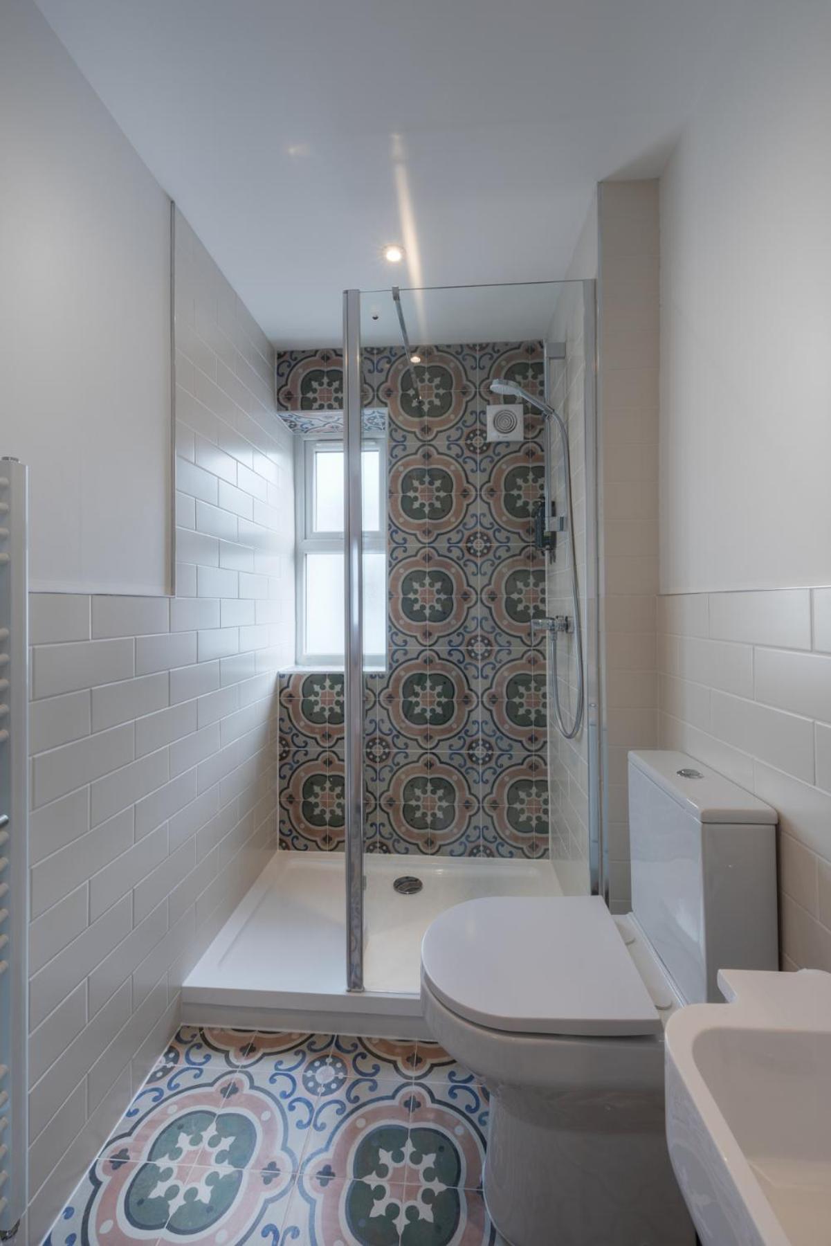 Executive King Shower Annex