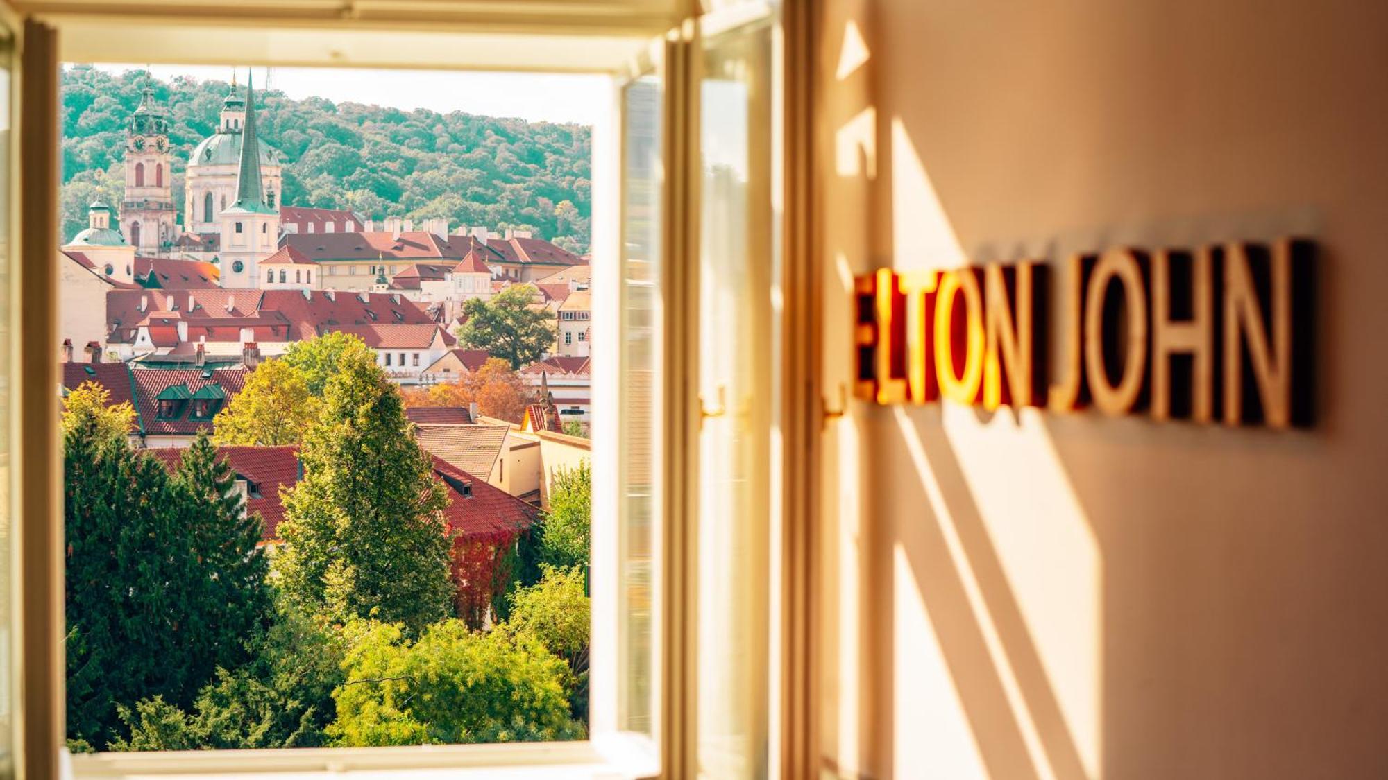 Junior Suite with Prague Castle View
