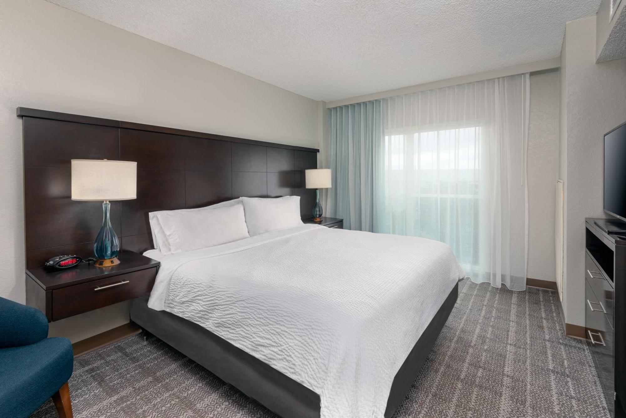 One-Bedroom King Suite with Balcony