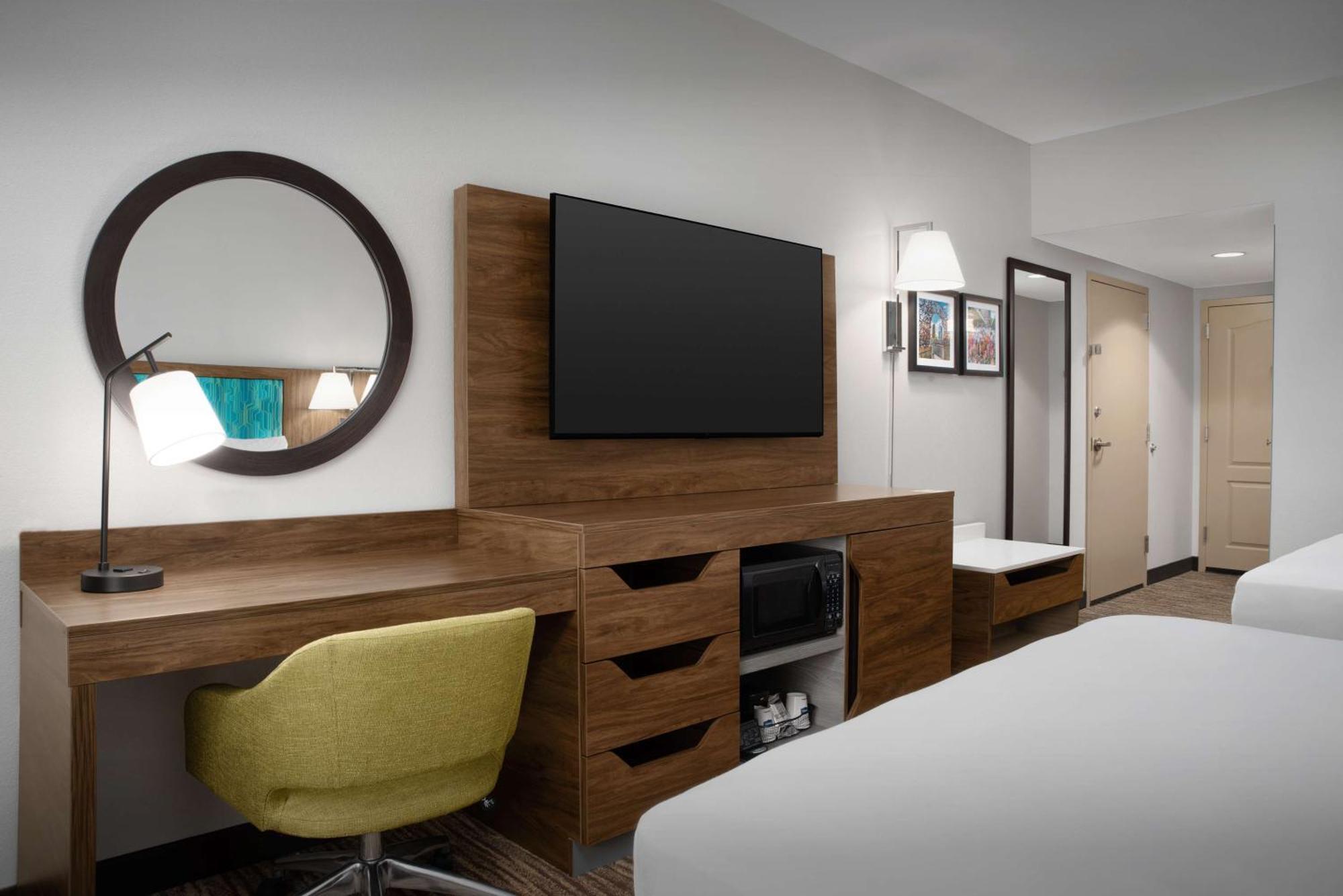 Queen Room with Two Queen Beds - Hearing Access/Non-Smoking